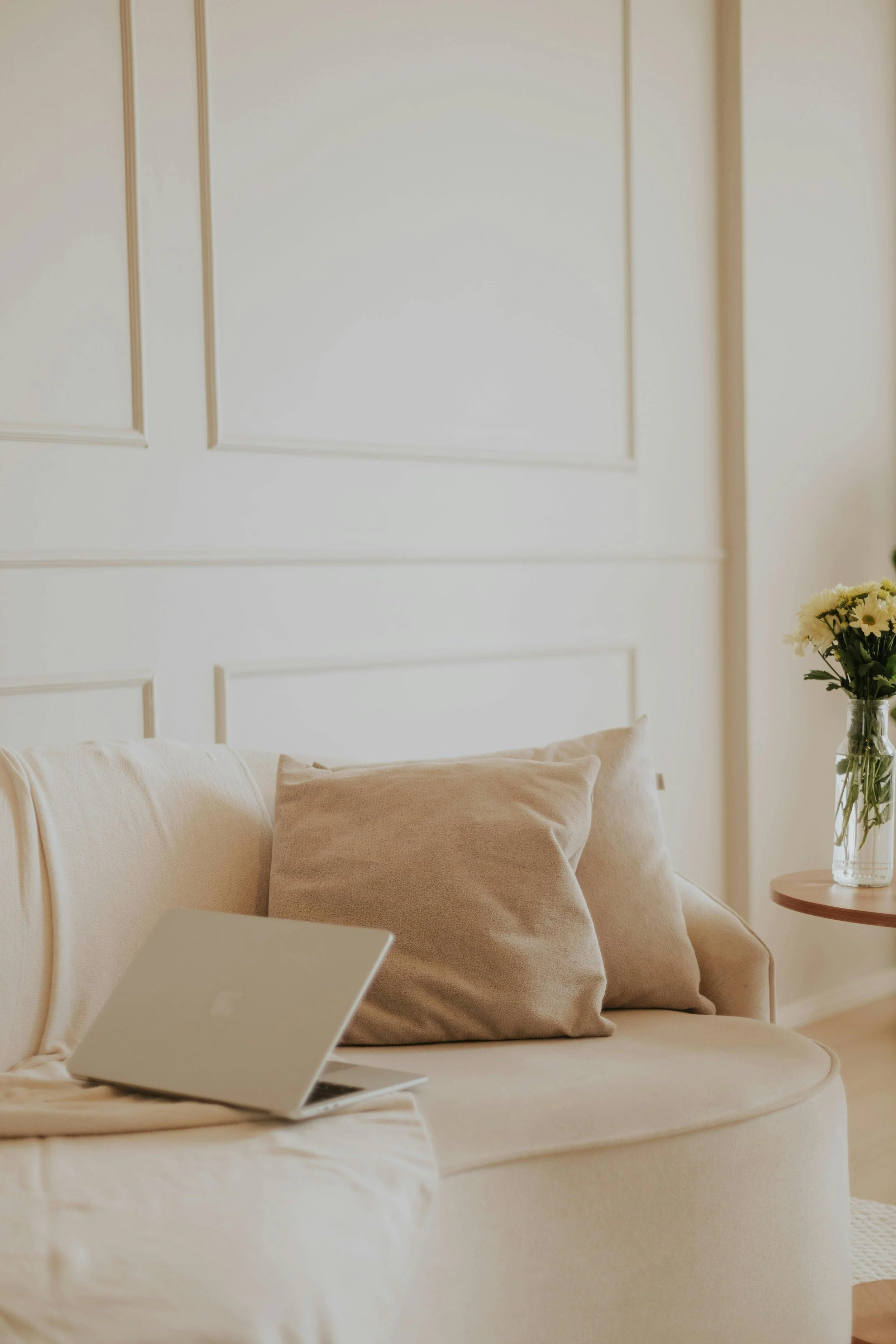 Soft Minimalism: How to Layer Neutrals Without Making Your Home Feel Cold