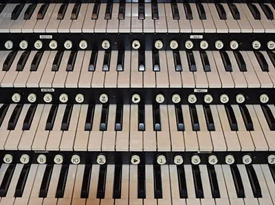 Four separate manual keyboards are required to play Opus 414