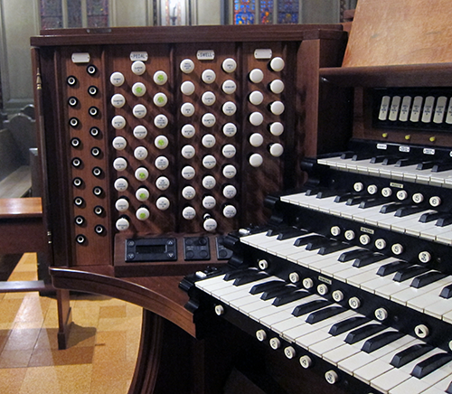 The previous console of Opus 414 includes keyboards and stop knobs that select which pipes receive air from the bellows.