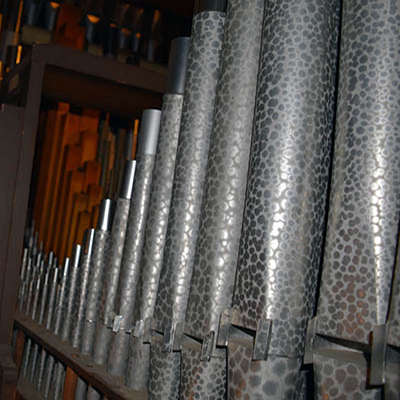 Spotted metal pipes are made of an alloy of lead and tin and produce a wide variety of sounds and timbres.