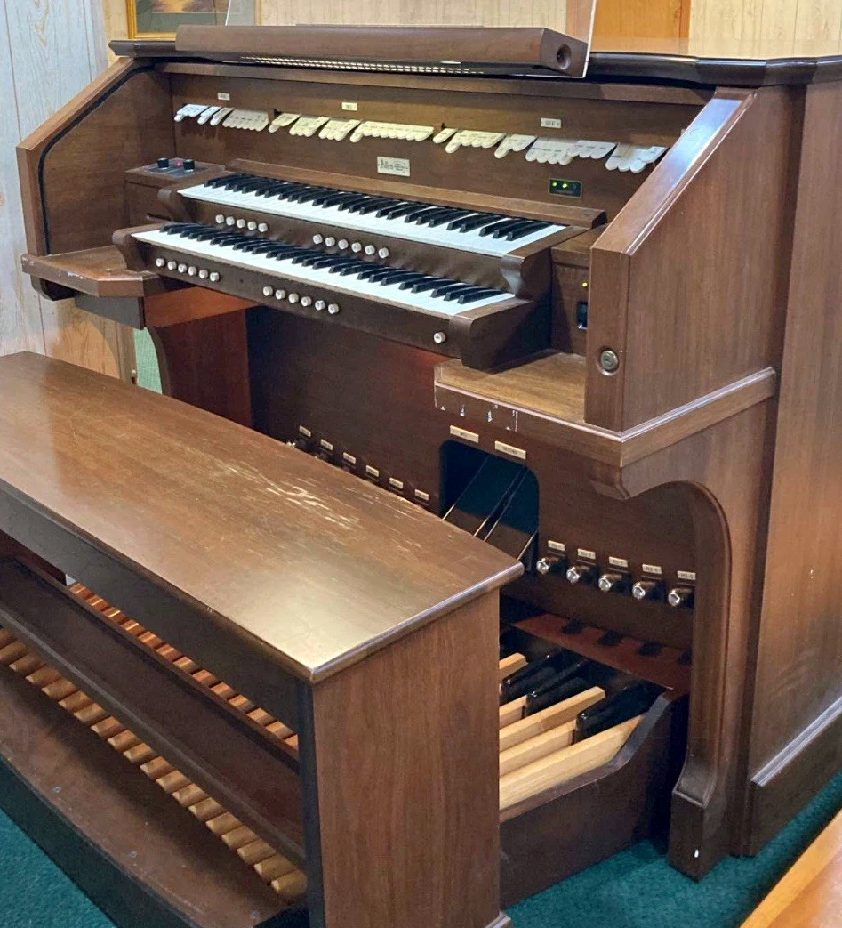 The Allen ADC 5000 electronic organ