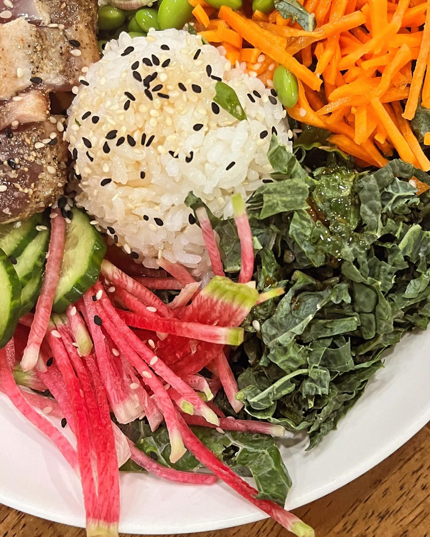Did you know each color in your meal supports a different part of your health?

- Red helps fight inflammation.
- Orange supports eye and immune health.
- Green is rich in fiber, iron, and detox nutrients.
- Purple is  loaded with antioxidants.

Eati