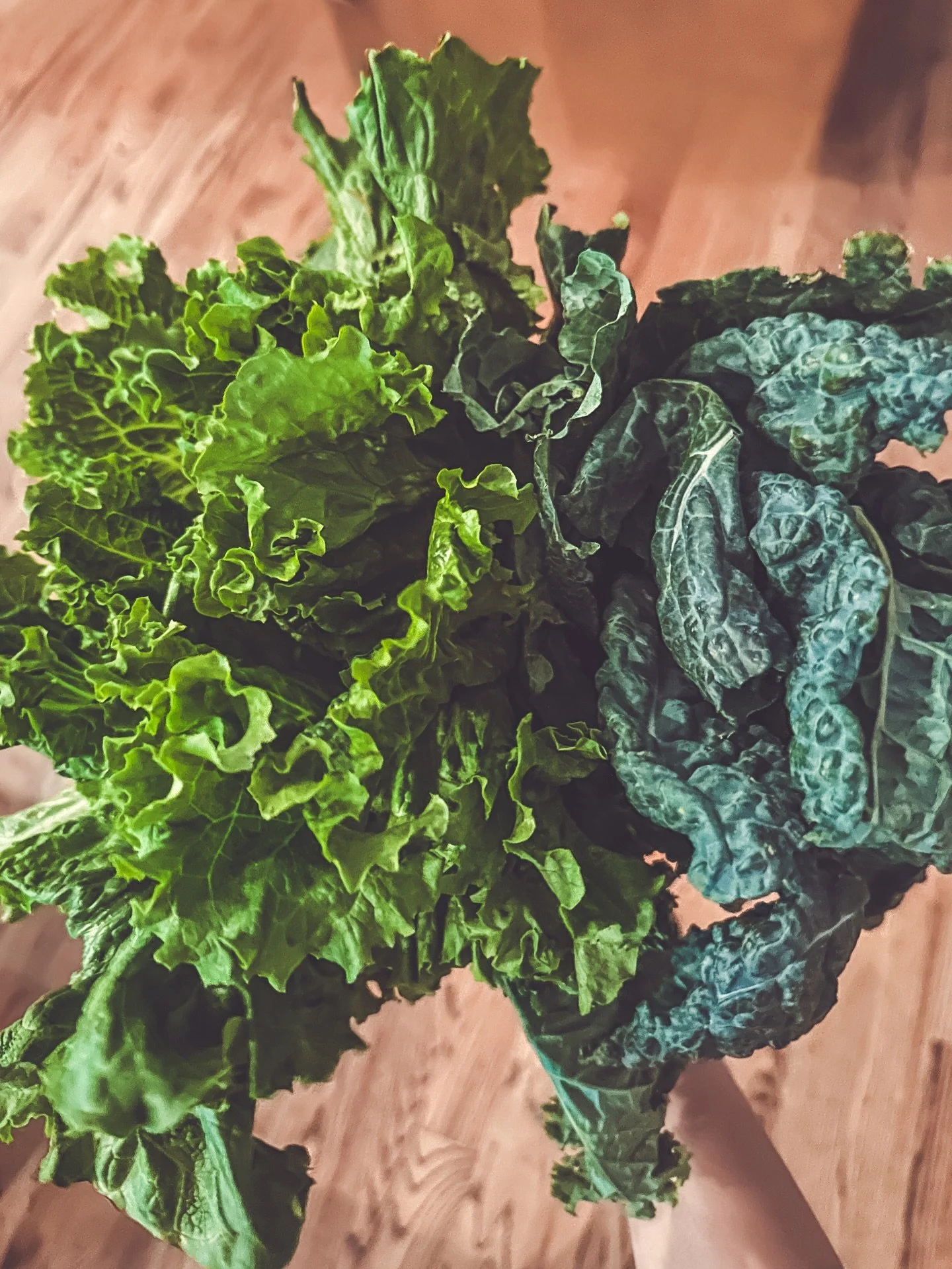 Not sure how to use the lettuce in your fridge that&rsquo;s about to 𝓌𝒾𝓁𝓉? 🥬

Here are 10 easy ways to use it up: 
	
1. Chop and add to soups or stews
2. Use as wraps for tacos or burgers
3. Stack it on sandwiches for extra crunch
4. Make a clas