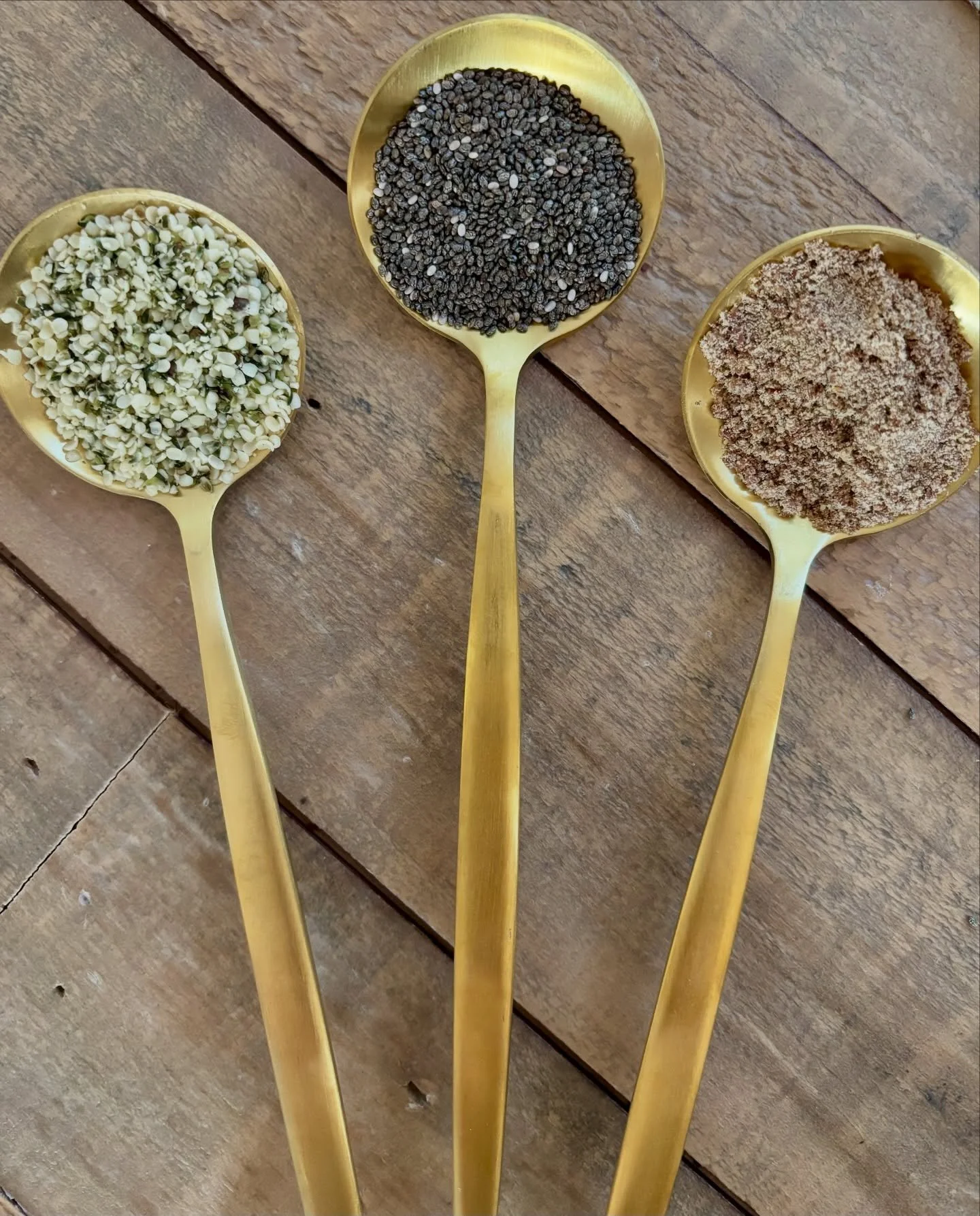 Tiny but mighty 🌱

Don&rsquo;t underestimate seeds! They&rsquo;re an easy win for fiber, healthy fats, and overall health.

𝑪𝒉𝒊𝒂 - fiber + omega-3s &rarr; gut health + fullness

𝑯𝒆𝒎𝒑 - complete protein + healthy fats &rarr; muscle + hormone 