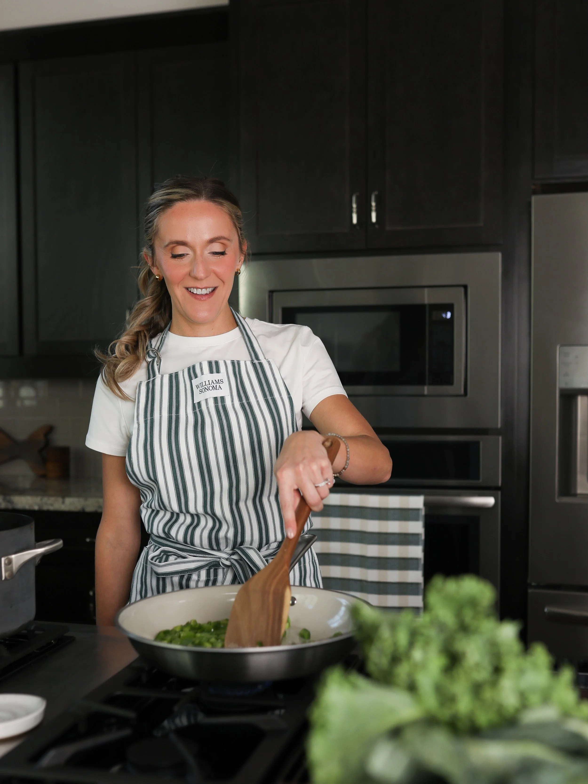 Wrapping up the week with an easy night in the kitchen. Getting our nutrition dialed in tonight so we have plenty of energy for this weekend&rsquo;s Hyrox training 👩🏼&zwj;🍳💪