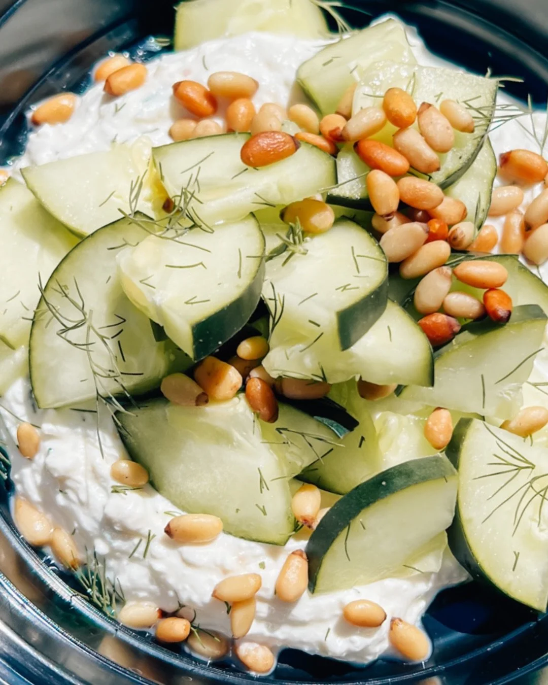 Whipped Feta. Perfect for pool days, beach snacks, snack plates, or a quick appetizer when you don&rsquo;t feel like cooking.
📲 Screenshot the next slide and save this one for later.