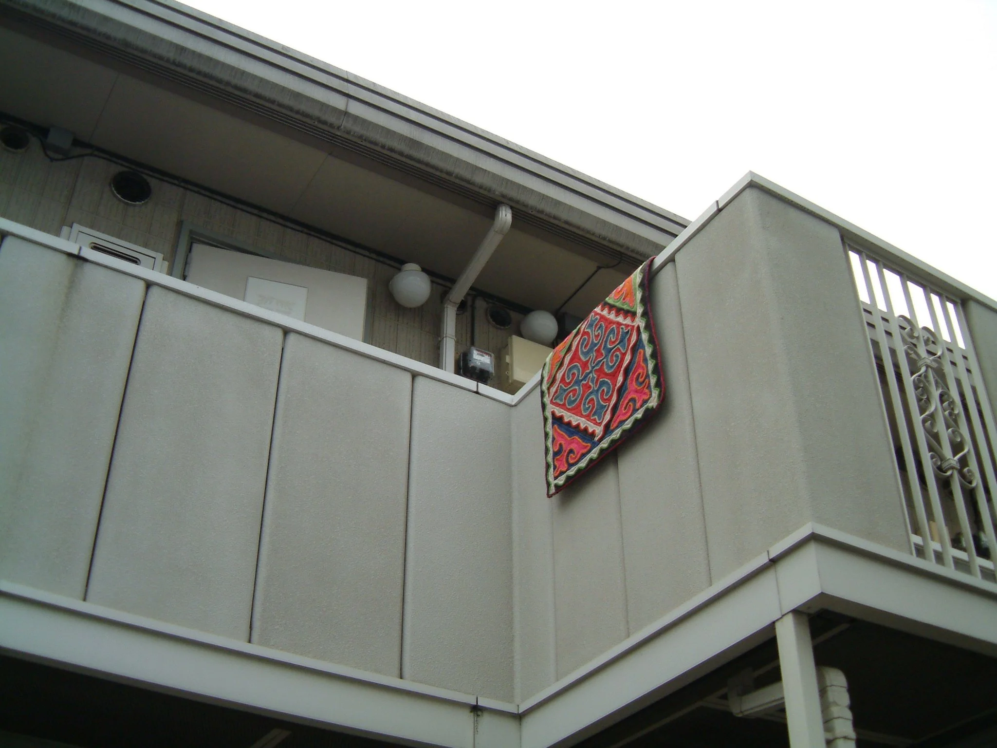 TITLE: Magic Carpet, Desu; This carpet is tired out!  She has been flying all over the world!  From Tokyo!  What has she shown her passenger?  What dreams have been seeded?