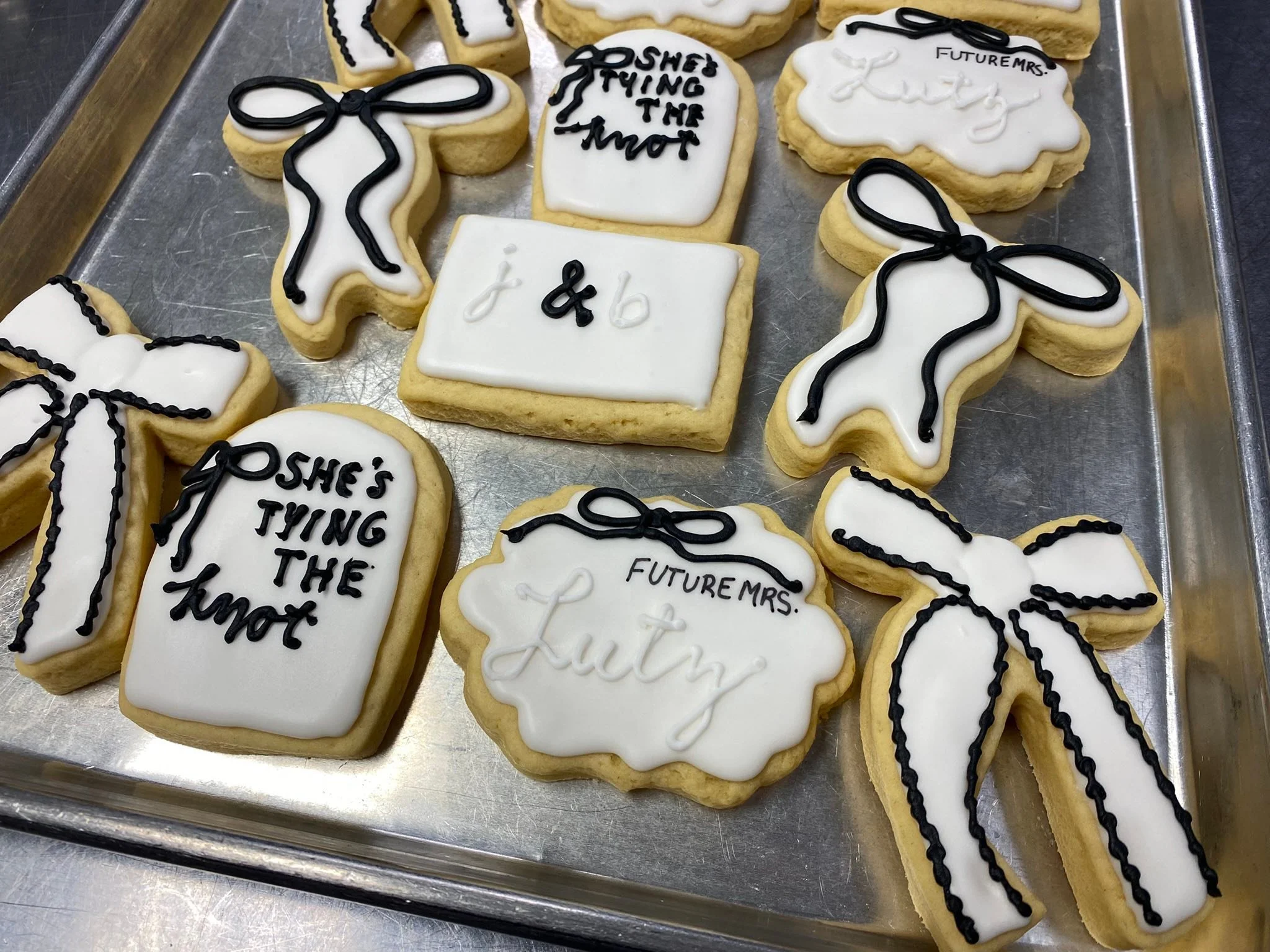 She&rsquo;s Tying The Knot! Hand decorated Bridal Shower Cookies💕