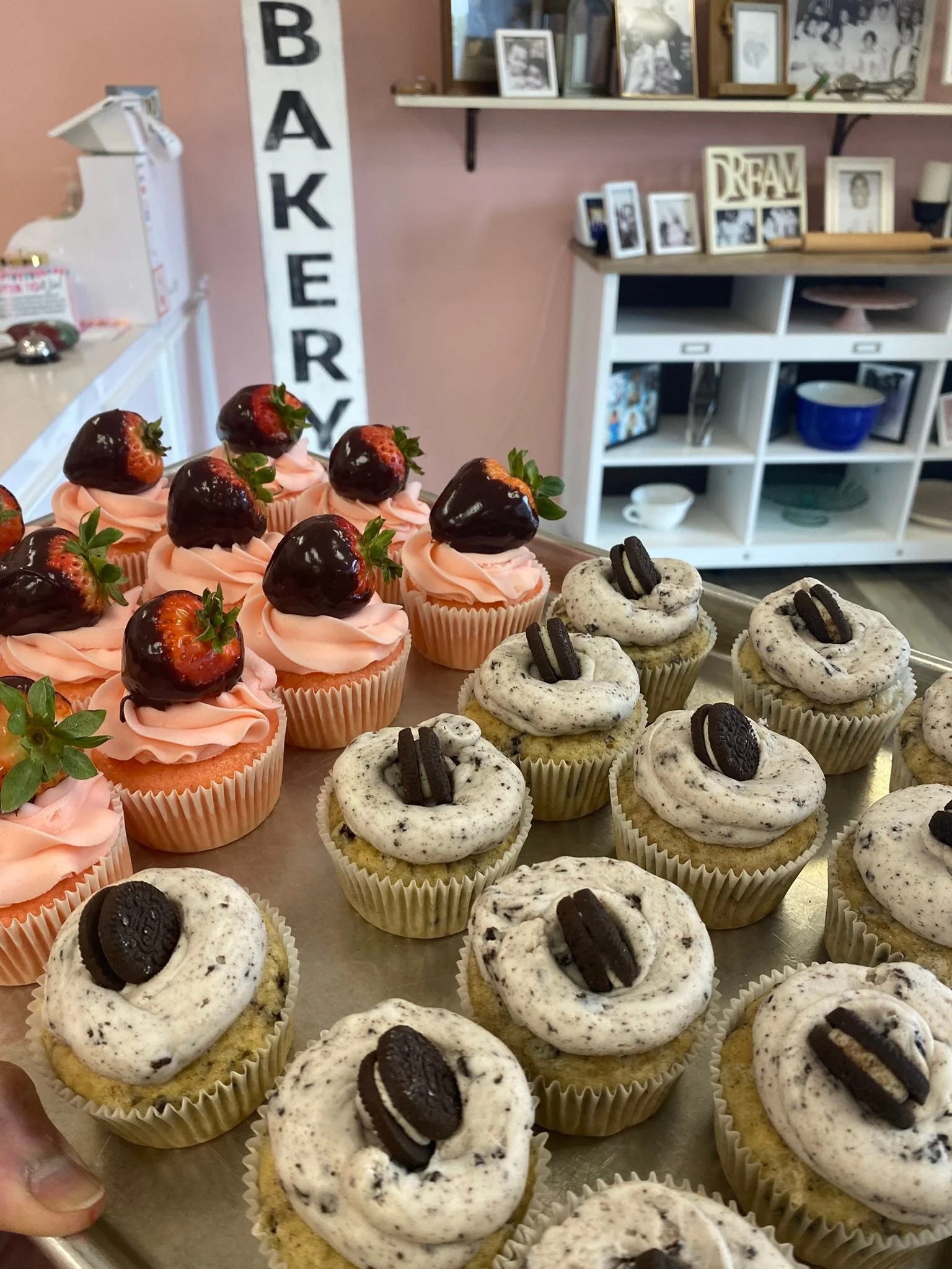 Cupcakes for graduation parties 🧁
The Snickerdoodle Cupcake may have converted The Cookie Monster 🍪😂