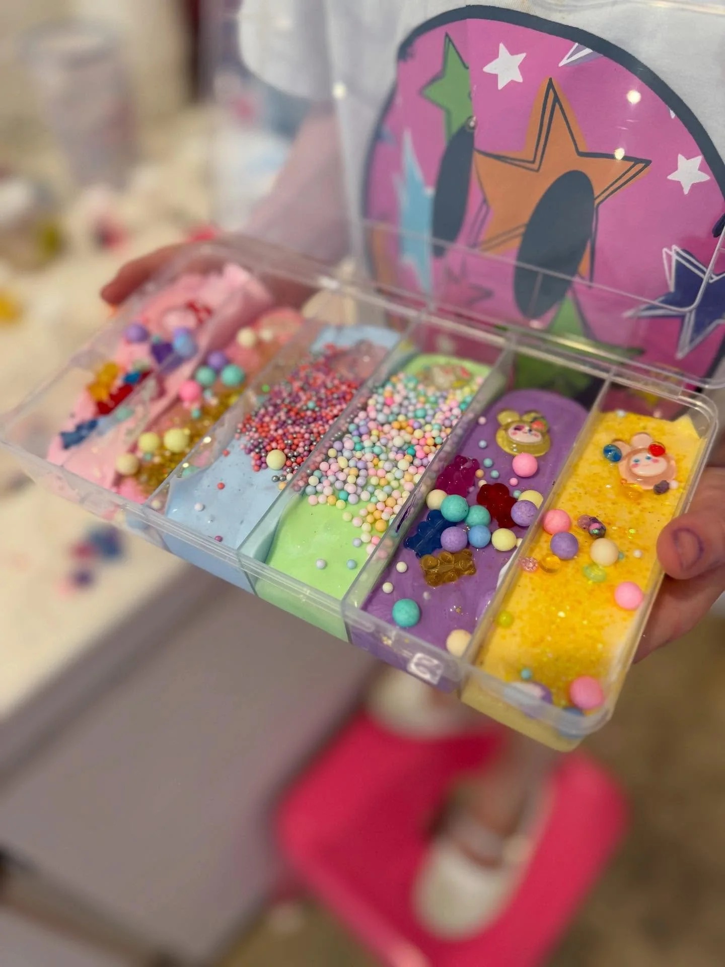 There is NO better way to let your child dive into one of their absolute favorite things (SLIME) and personalize it while doing so!!!!

Slime kits might be one of my favorite new birthday projects for my older kiddos✨