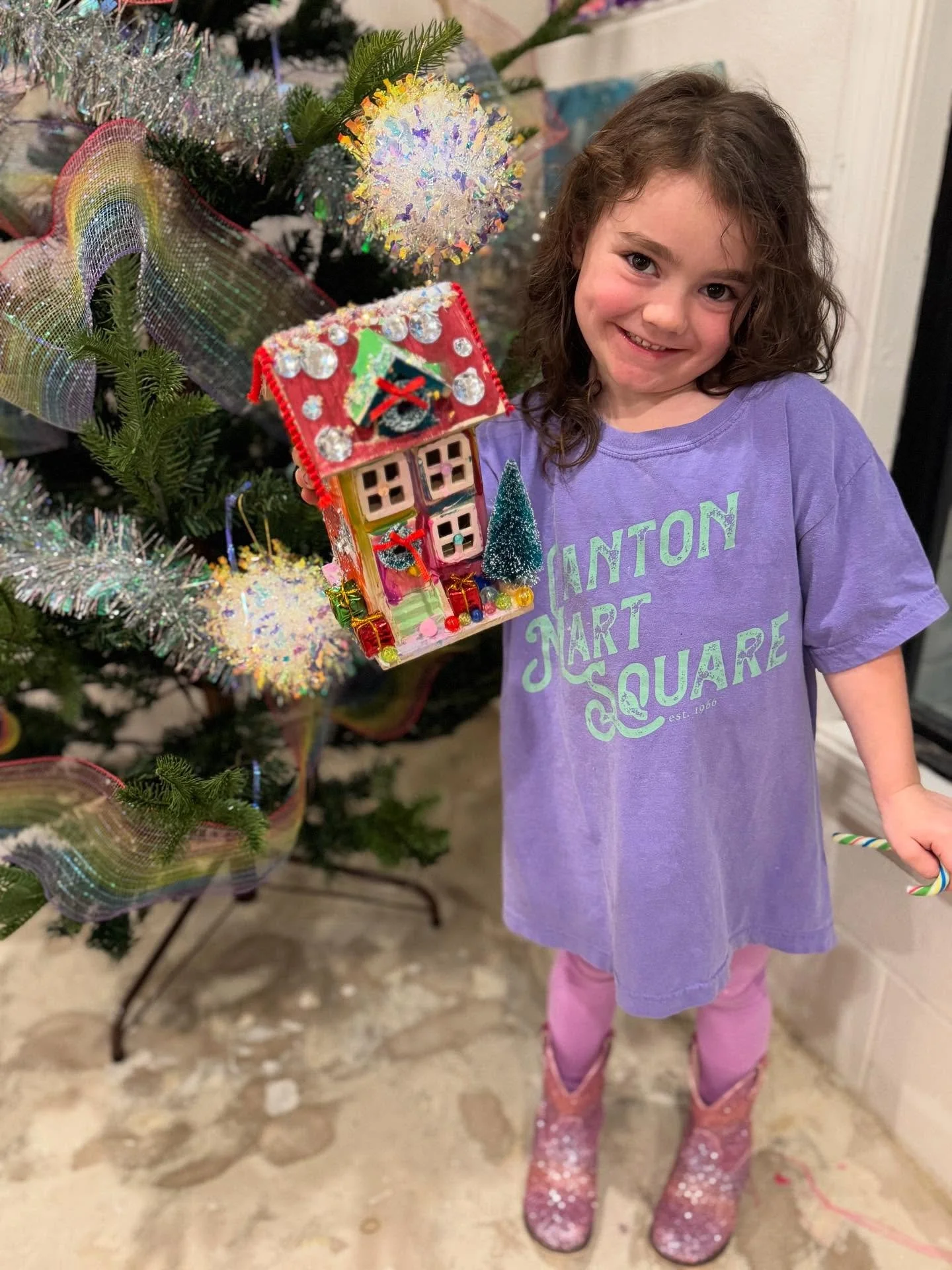 This girl came at the end and finished her Putz House for the season! I CANNOT wait to give you all the pictures of the fun we had tonight! The houses were amazing but the group was even better! 

Tis the season and hope you will join us for another 