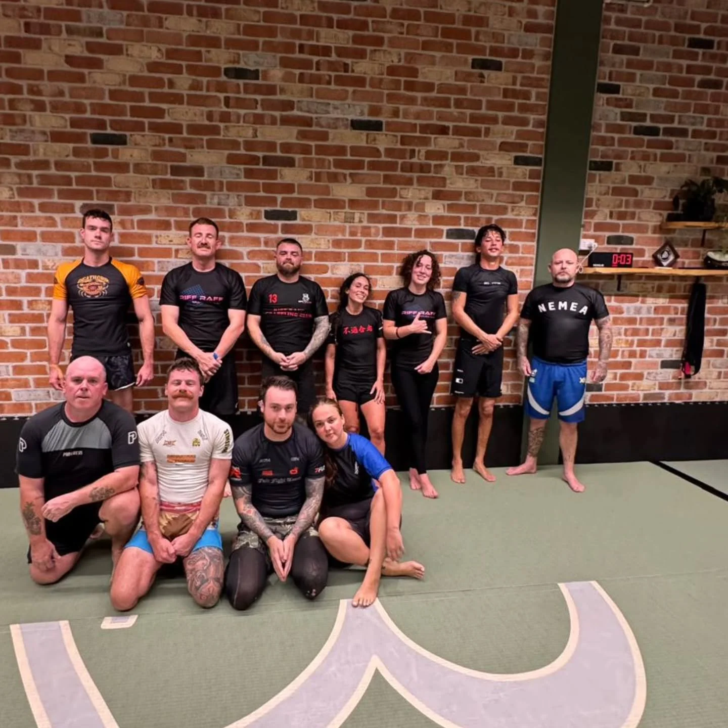 Don't let our poor photography skills distract you from the fact that we teach super rad fun jiu-jitsu here. If you're as awkward as this bunch you'll fit right it! &hearts;️

🤘🏻☠️ FREE TRIAL WEEK ☠️🤘🏻

🧭 Shop 5/33 Bay St, Tweed Heads (down Navi