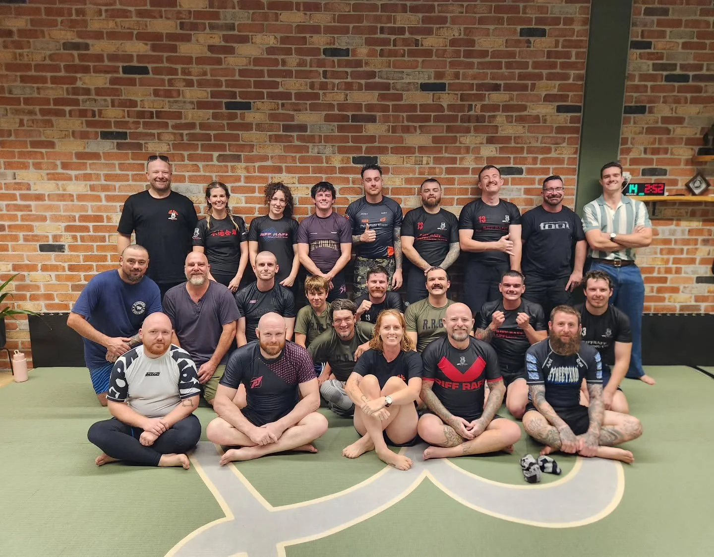 One year of Riff Raff 🖤

We started with just two members&hellip; and somehow turned that into this wild, growing community we get to be part of every day.

We celebrated the best way we know how &mdash; open mat, good rolls, rad people, and that sa