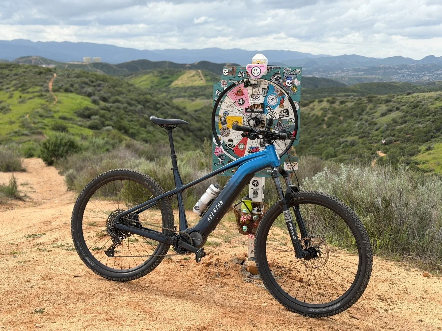 I always said I&rsquo;d get an E-Bike in 40 more years. Well, that would put me at 83 years old. Knowing the fun this thing can bring, I&rsquo;ll be riding it for the next 40 years!
Link in Bio
#aventon #aventonramblasadv #ramblas #ebike #hardtail