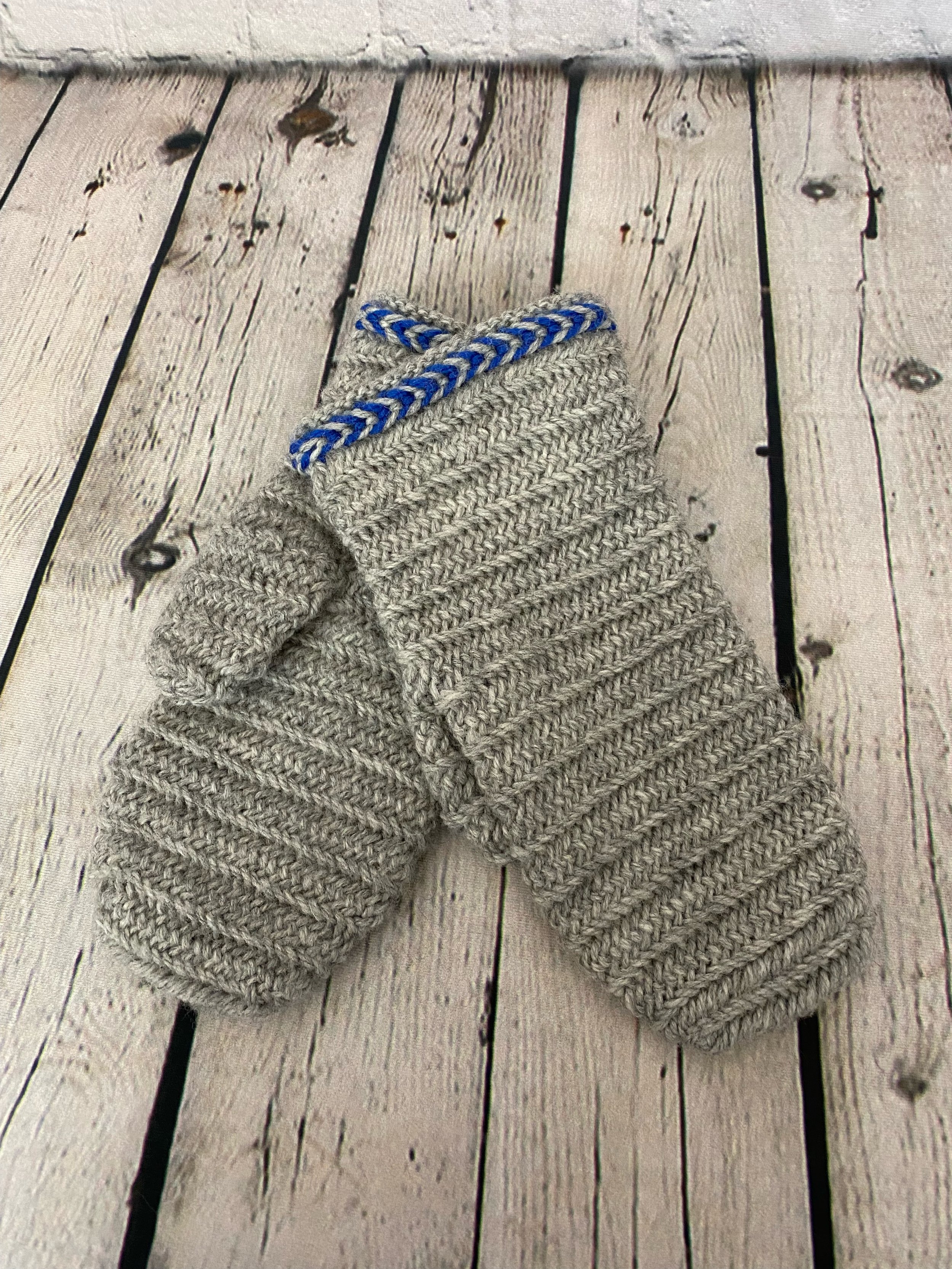 Finnish-Style Mittens w/Swedish Twined Knit Trim