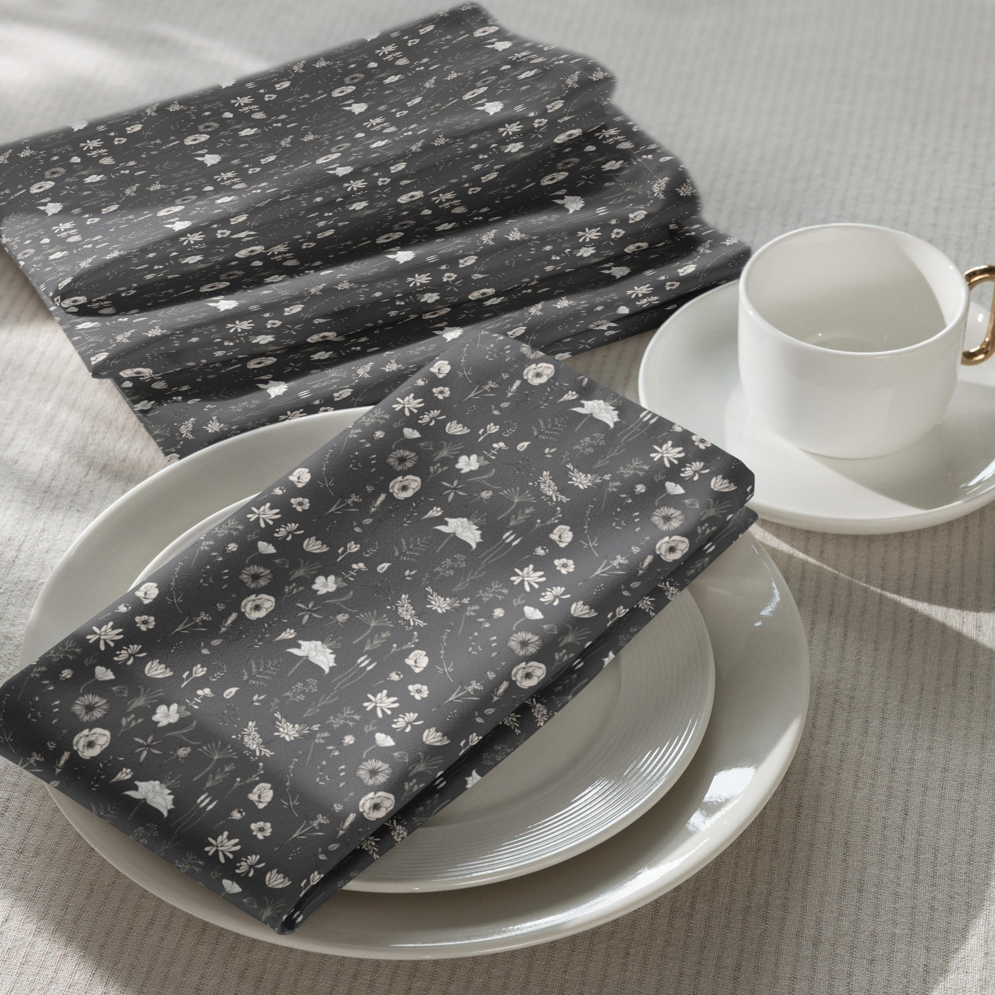 cloth-napkin-set-(4)-white-front-67b68faa997c2.jpg