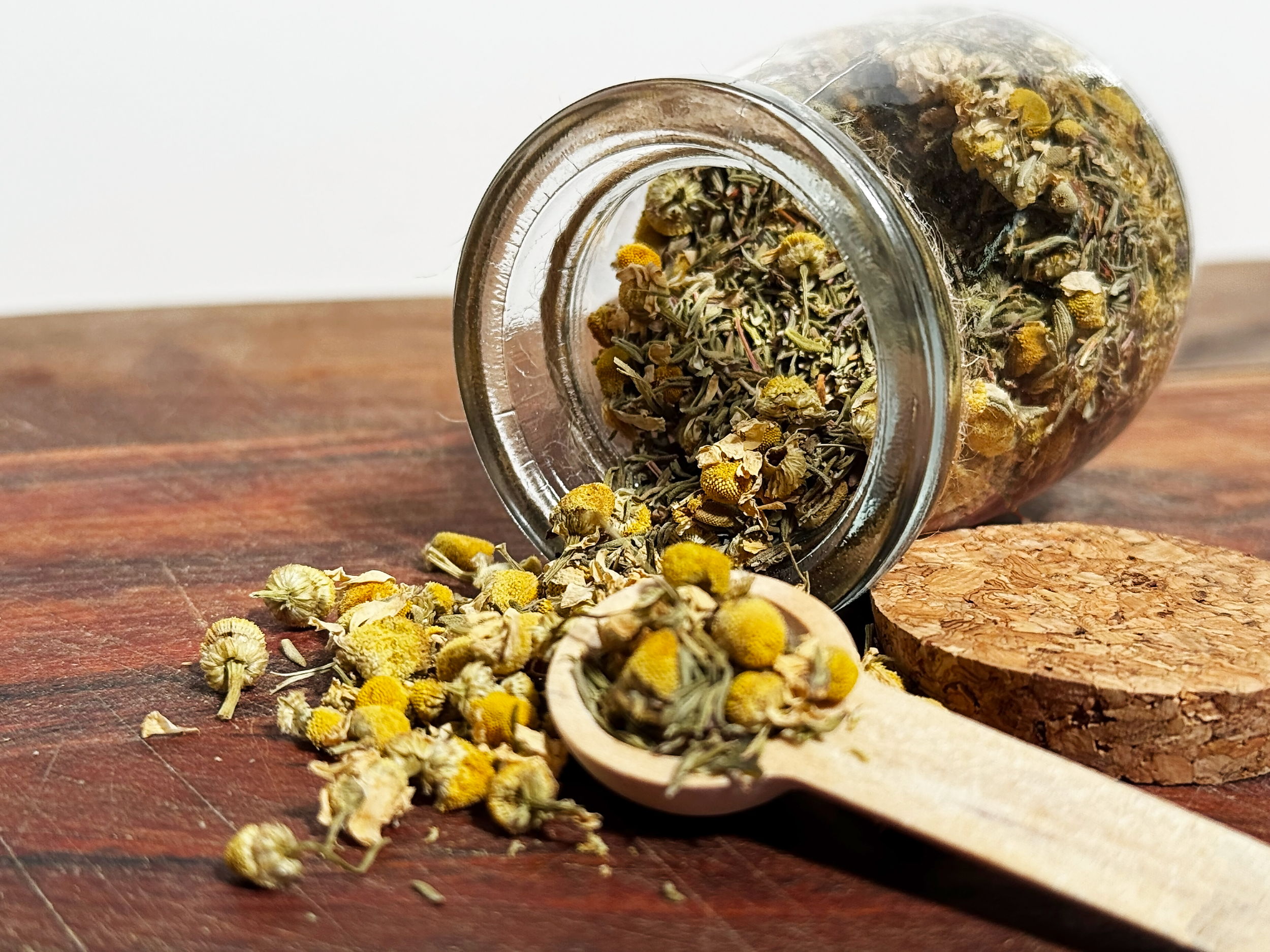 Chamomile & Thyme — Soothing Savory-Floral Herbal Tea