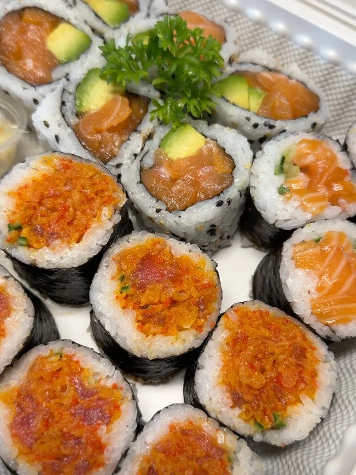 from lunch breaks to late nights, sushi really does it all 😋 

On Display:
Salmon Roll
Salmon Avocado Roll
Spicy Tuna Roll

Dine In, Takeout &amp; Catering
📍 8865 Woodbine Avenue, Markham, L3R 5G1
📞 (905) 470-1688
🍱 Lunch | 11:30am - 3pm 

#sushi