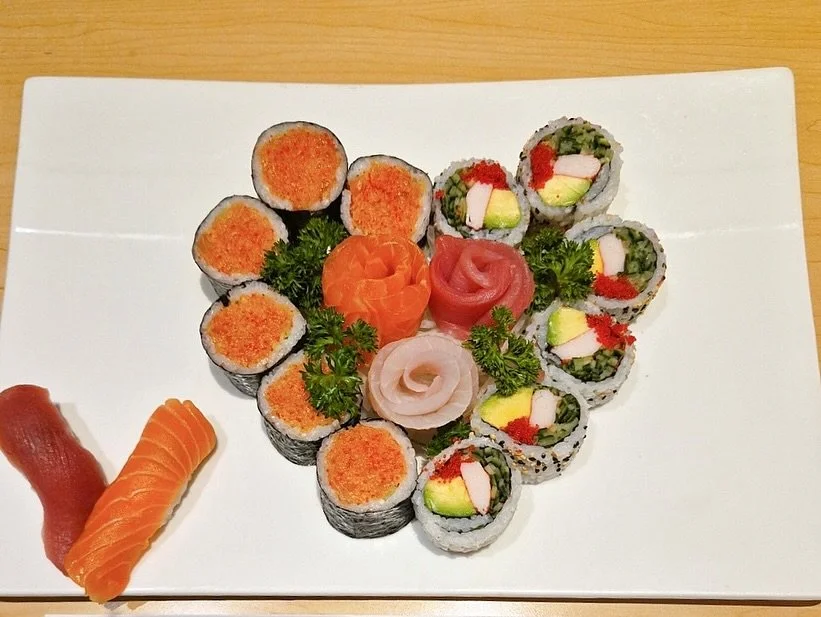 a look at our Valentine&rsquo;s Day dinner specials! &hearts;️ 
&bull; Heart Sushi &amp; Sashimi Assortment 🥢
&bull; Rose Sashimi Bouquet 🌹 
&bull; Heart Sushi Set 💌

purchase any of the Valentine&rsquo;s Day dinner specials and get a chewy Dubai 