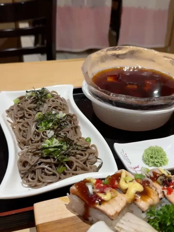 The first beautiful day of over 20 degrees, you know what that means! 🧊 

The ice bowl is back 🍜 all the summer favourites are ready when you are ☀️ 

Cool off this long weekend the right way 🥢

Aurora Location
Dine In, Takeout &amp; Catering
📍 1