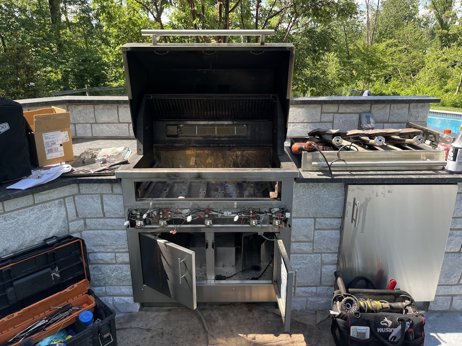 Professional grill cleaning and repair in Palm Beach for Alfresco and Lynx setups. Pacificos Grill Cleaning delivering premium outdoor kitchen care.