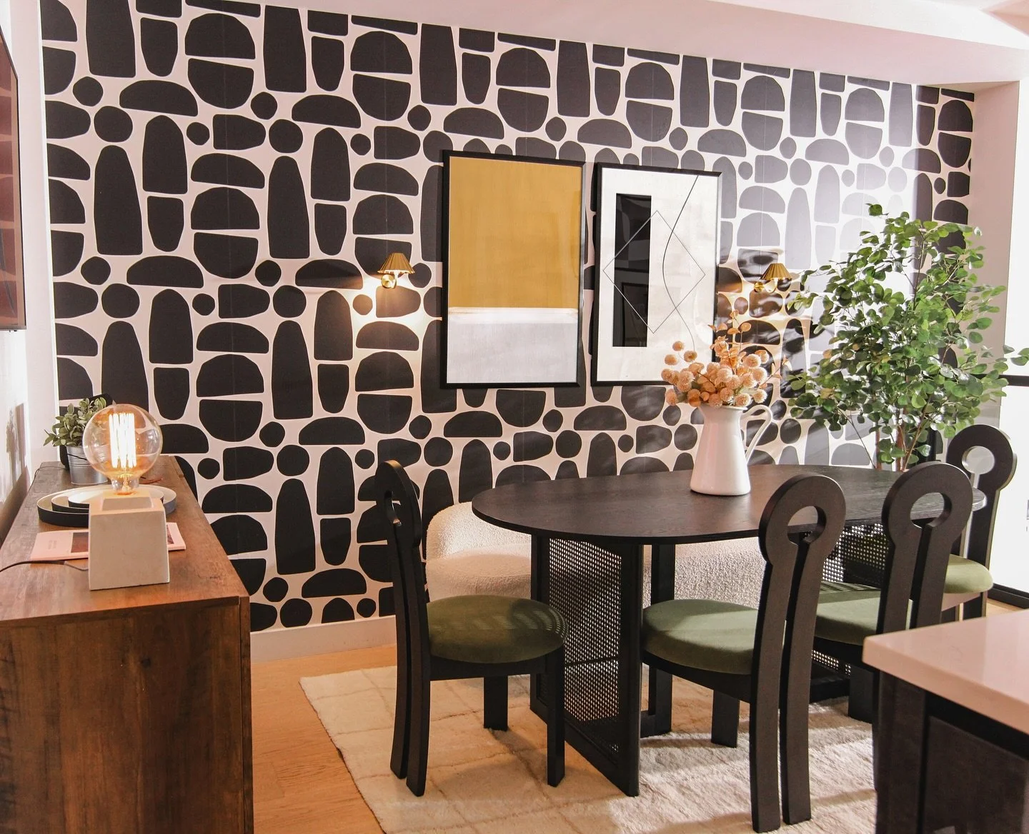 A dining space designed for both function and personality! My client wanted a room that felt relaxed yet inspiring&mdash;a place to lounge, work from home, and gather with loved ones. 

We brought in bold patterns, earthy tones, and a touch of bohemi