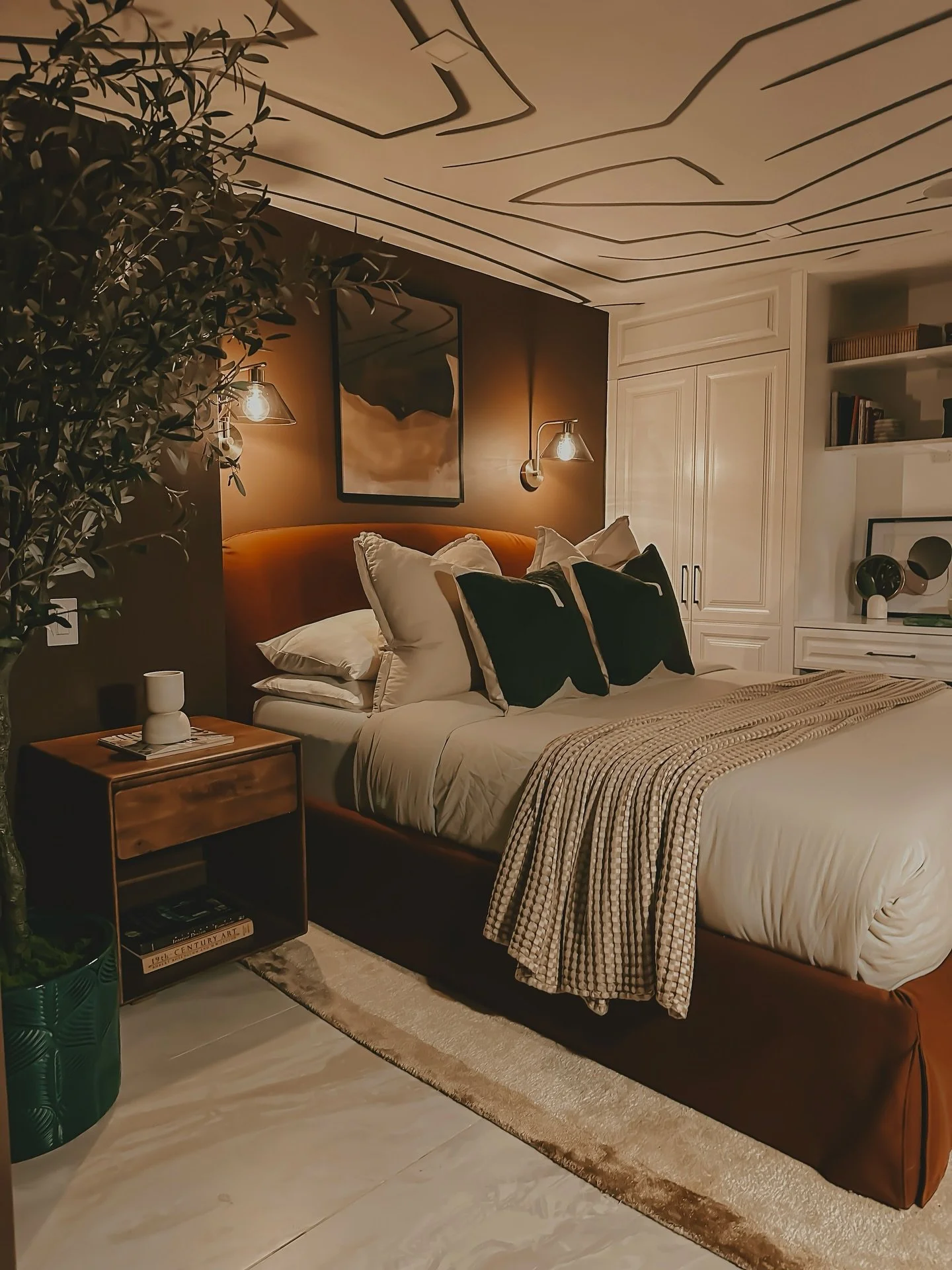 INTERIOR DESIGN THAT FEELS LIKE A HUG🤎

A bedroom rooted in calm, comfort, and style.
Rich tones, thoughtful textures, and built-in function come together to create a space that feels collected and deeply personal.

#BedroomDesign #InteriorDesigner 