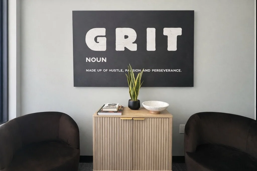 Spaces shape how we show up. This office corner was designed to ground, focus and energize. A soft landing between meetings and a place to breathe before the next decision.

#brooklyninteriordesigner
#nycinteriordesigner
#astoriany
#queensnyc
#design