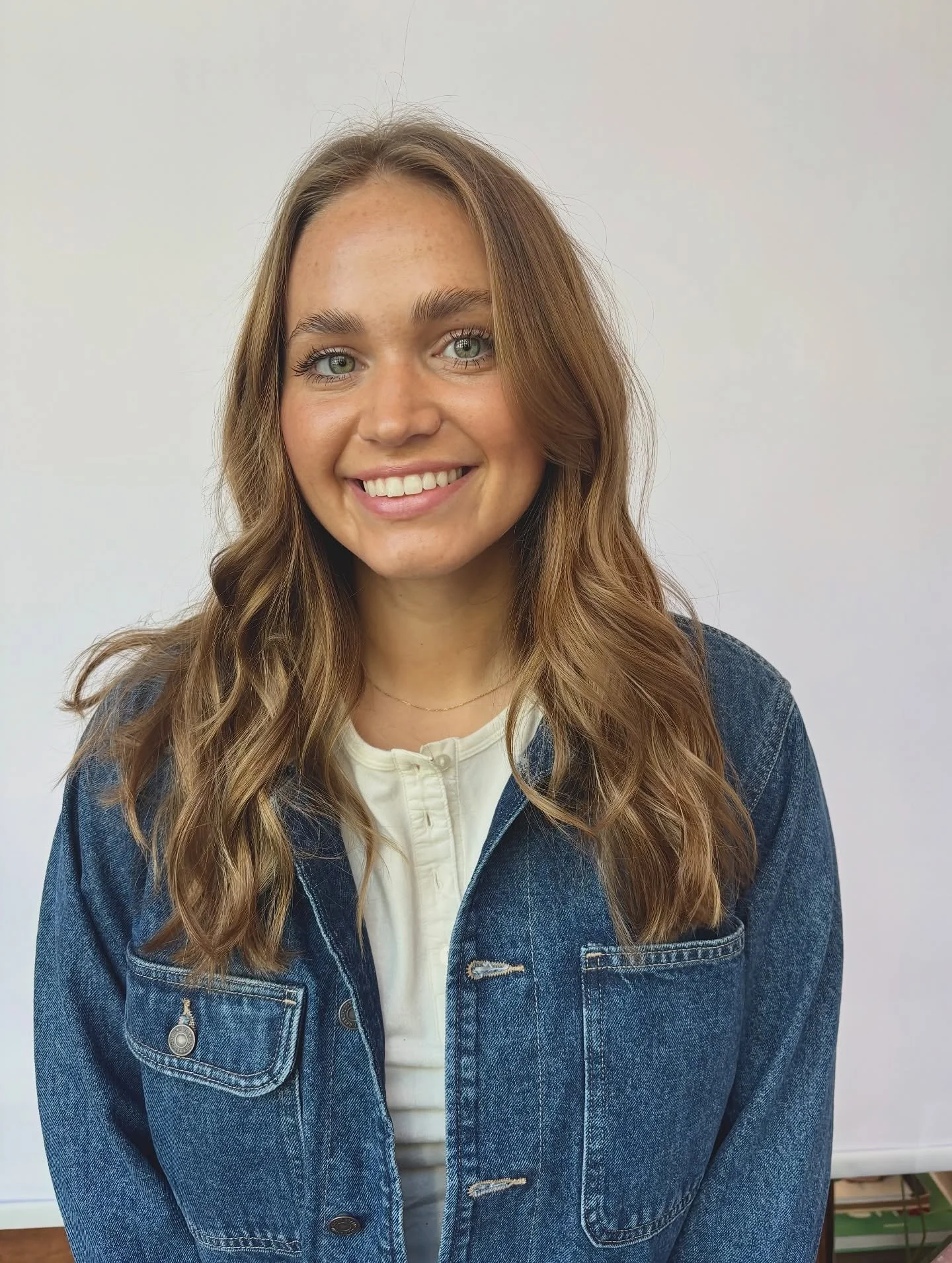 She said this is her favorite hair that she’s ever had.. so that’s it, that’s the caption 🤪
Swipe to see my approach to her color + what problems we were solving. 
I’d love to welcome you in to my chair, head on over to the
