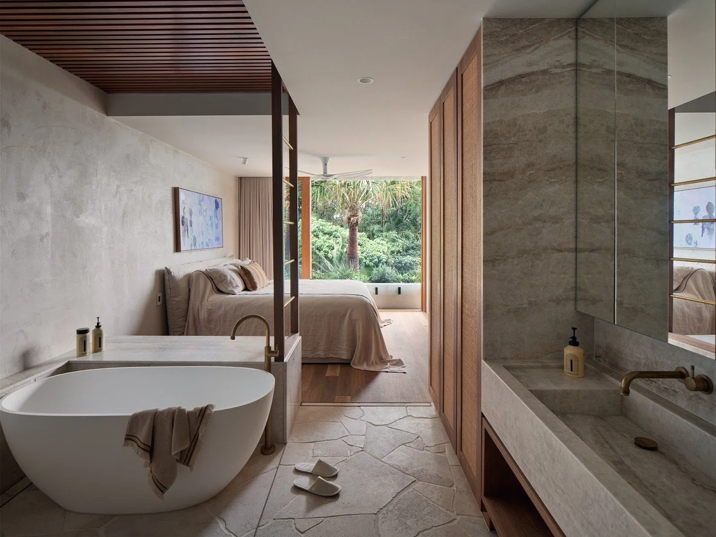 Artful details that transform the bathroom into a space for daily ritual.

@artedomus @jardanfurniture