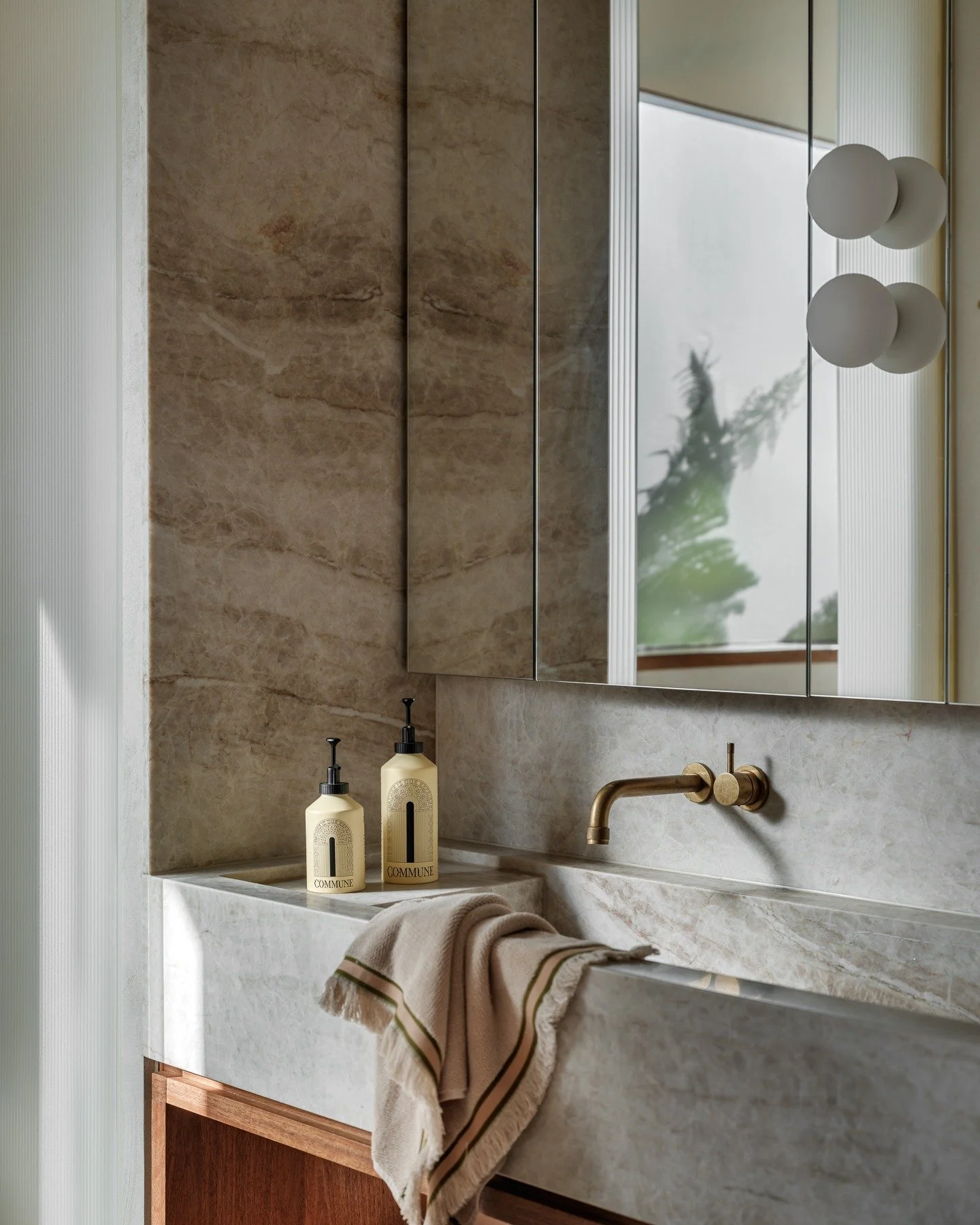 A bathroom experience to please all of your senses. Light, texture, detail, luxury...

Products: @commune.cc Styling: @jardanfurniture