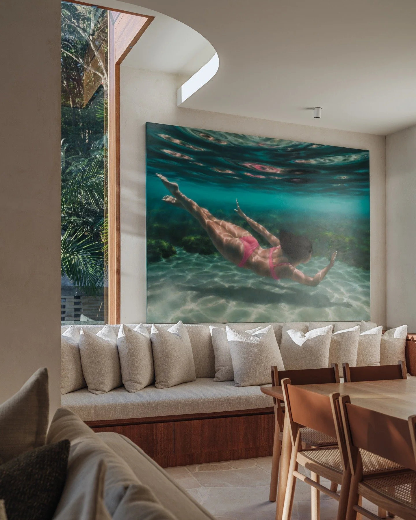 Style, thoughtfulness, and beauty everywhere you look..

Art curated by @studiogallerygroup 
Painting by @martine.emdur.art 
Photography by @courtneykingphoto