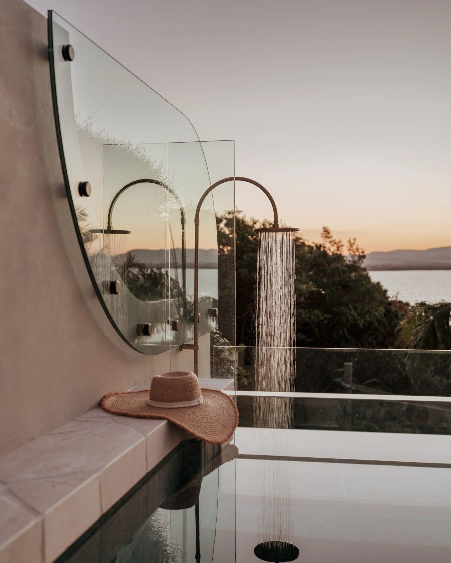 Monday afternoon, sunset perfection 😍

Photography @courtneykingphoto