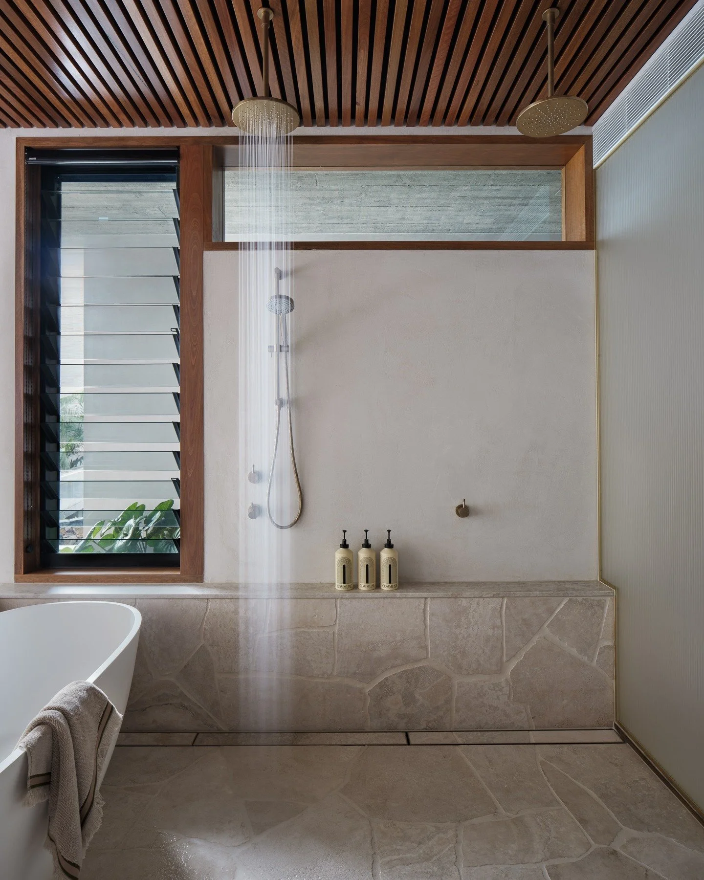 Pure luxury is in each and every detail...

Products @commune.cc 
Towels @jardanfurniture 
Photography @courtneykingphoto