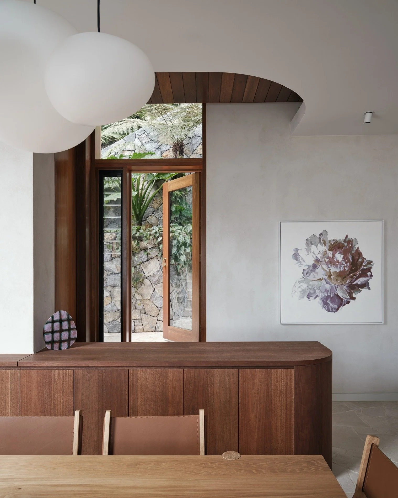 Splashes of soft beauty everywhere you look 🌸