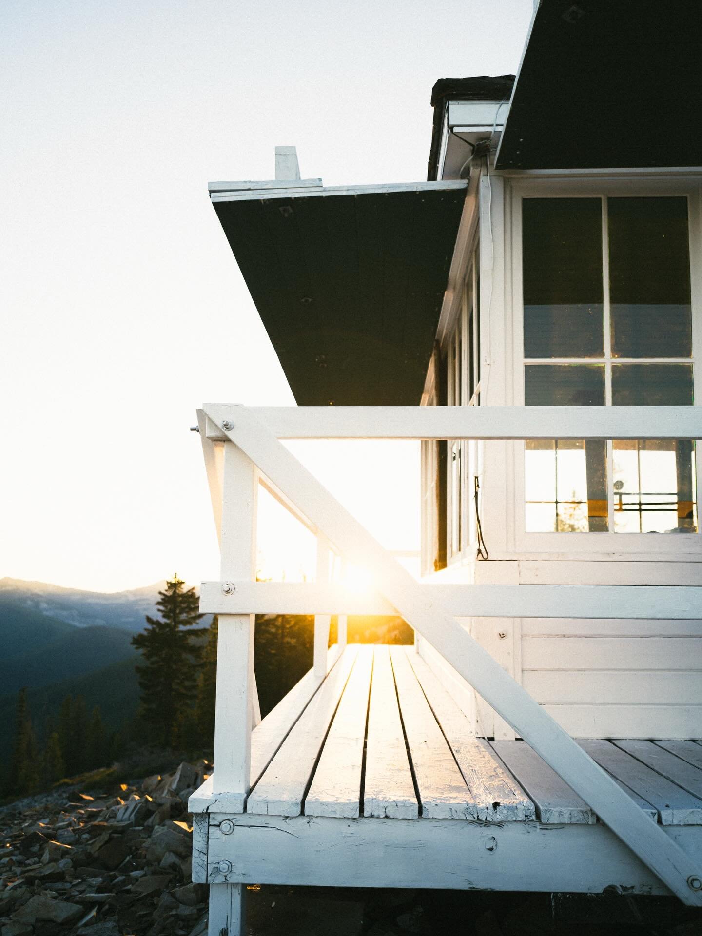 Moments from the end of a Montana summer. Drinking coffee in the sunrise light, taking turns reading ghost stories with @dessabluelovesyou .

Grateful for my time there in friendship and an opportunity to call it home for a time.