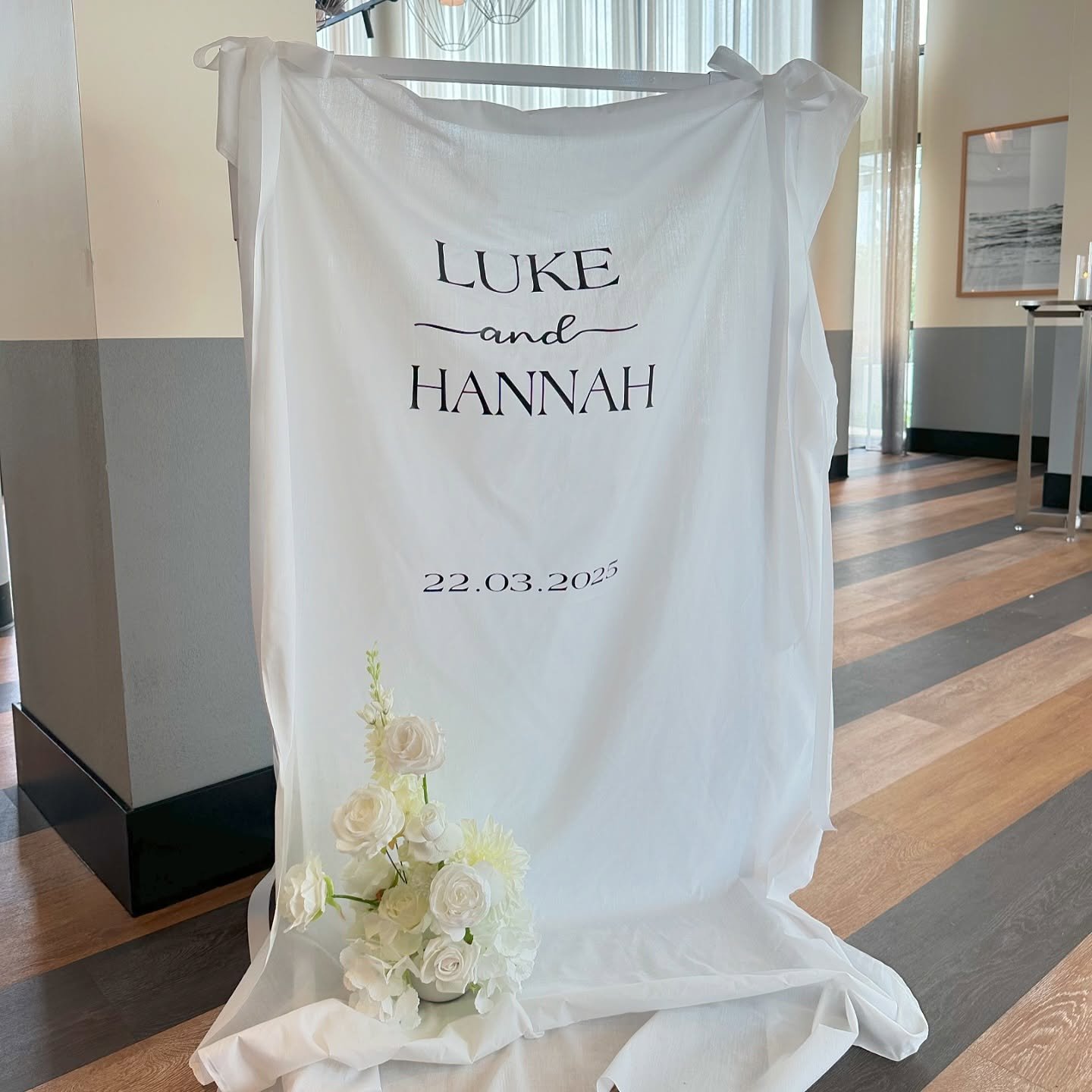 Our Linen welcome signs are so pretty & timeless! We absolutely love them 😍
DM us to inquire about a linen welcome sign, for your next event.