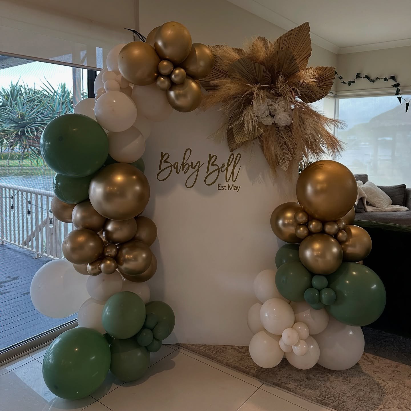 Baby Bell ✨
Baby shower set up featuring our arch and balloon combo with a a beautiful flower arrangement.
.
.
#babyshower #archbackdrops #balloongarlands #babyshowerinspo
