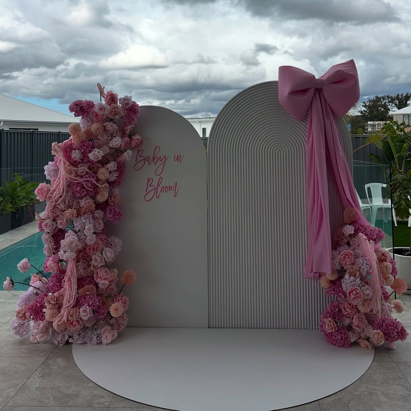 A full setup styled to perfection 🩷🎀
From our custom faux florals to the statement giant bow — every detail was made to celebrate one special baby! ✨