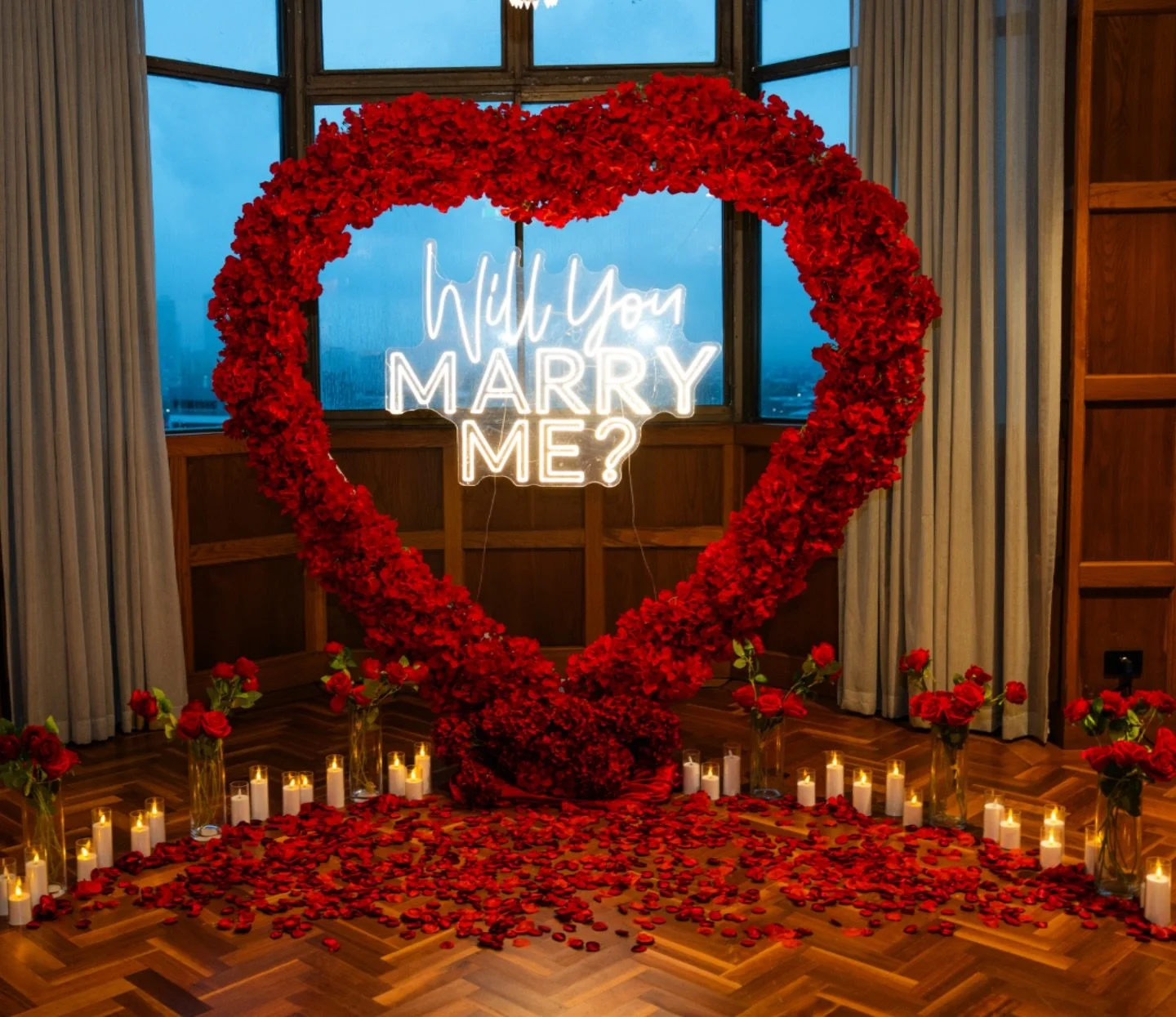 Creating unforgettable moments&mdash;this romantic proposal set-up with city views and a whole lot of love was simply perfect. 💍❤️