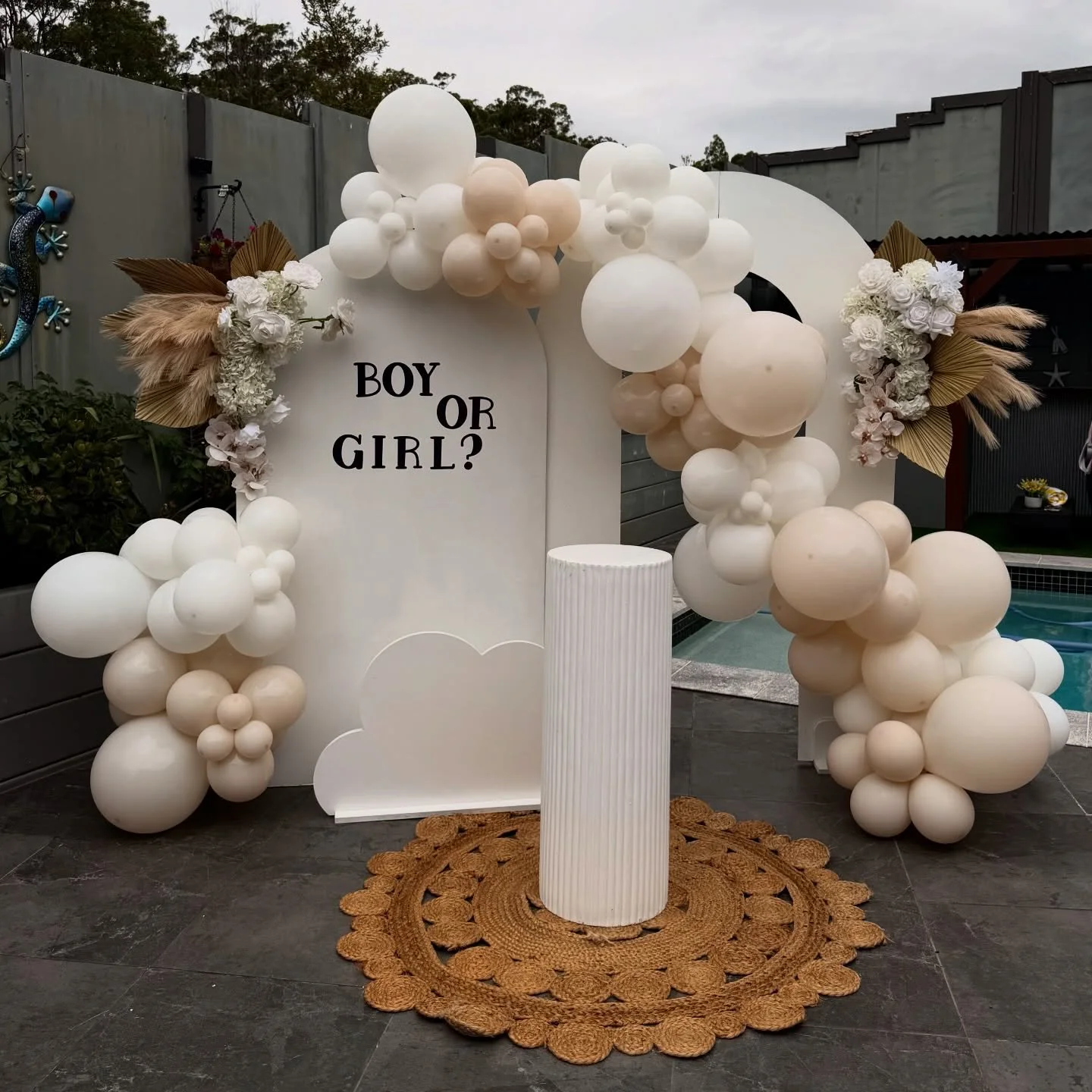 Boy or girl? 🤍
A neutral gender reveal setup featuring custom balloons, floral arrangements, and backdrops.
Designed for clients who love modern, timeless celebrations.

Now taking bookings.
.
.
#GenderRevealStyling #CustomBalloons #CustomFlorals #E