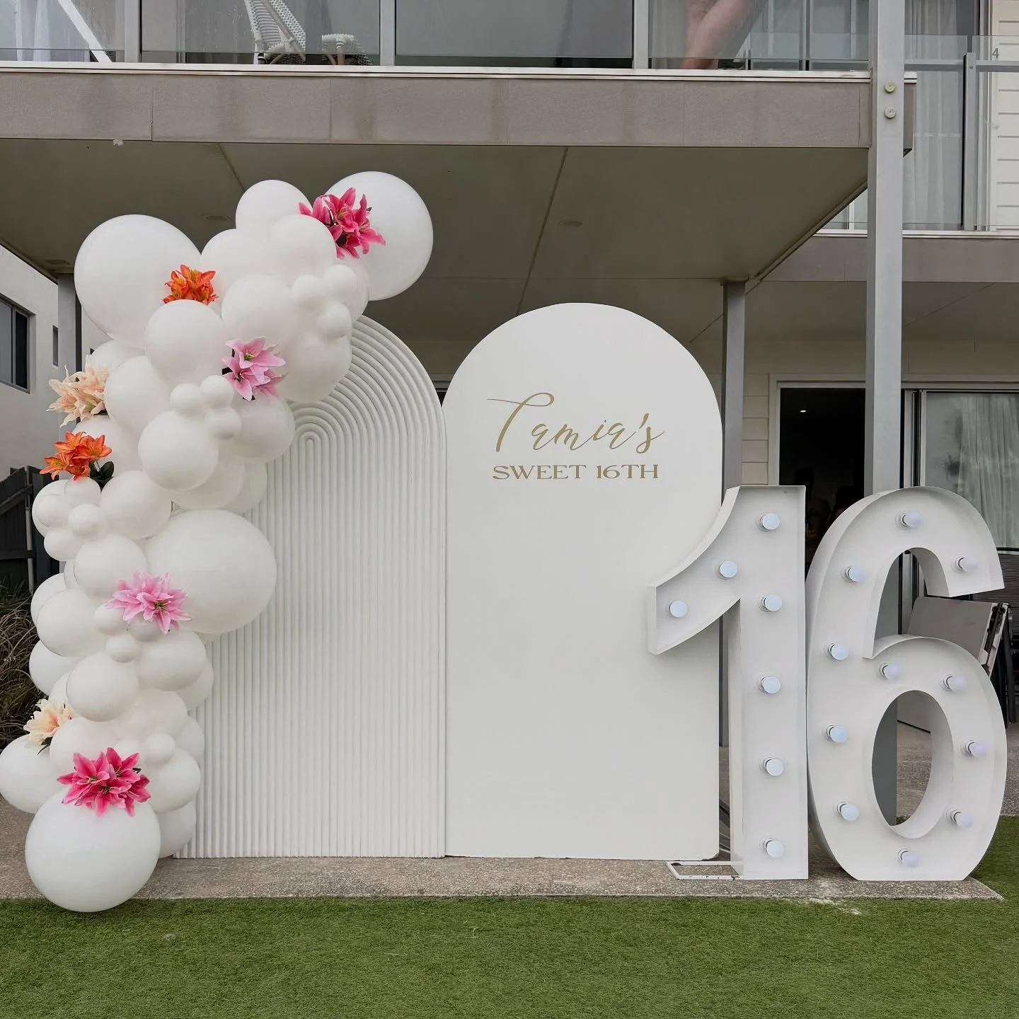 🌸 The sweetest Sweet 16! Elegant, fresh and ready for those unforgettable birthday photos. 
.
.
#Sweet16 #EventStyling #BalloonGarland #LightUpNumbers #BackdropDesign #PartyInspo #EventHire #GoldCoastEvents #BirthdaySetup #EventDecor