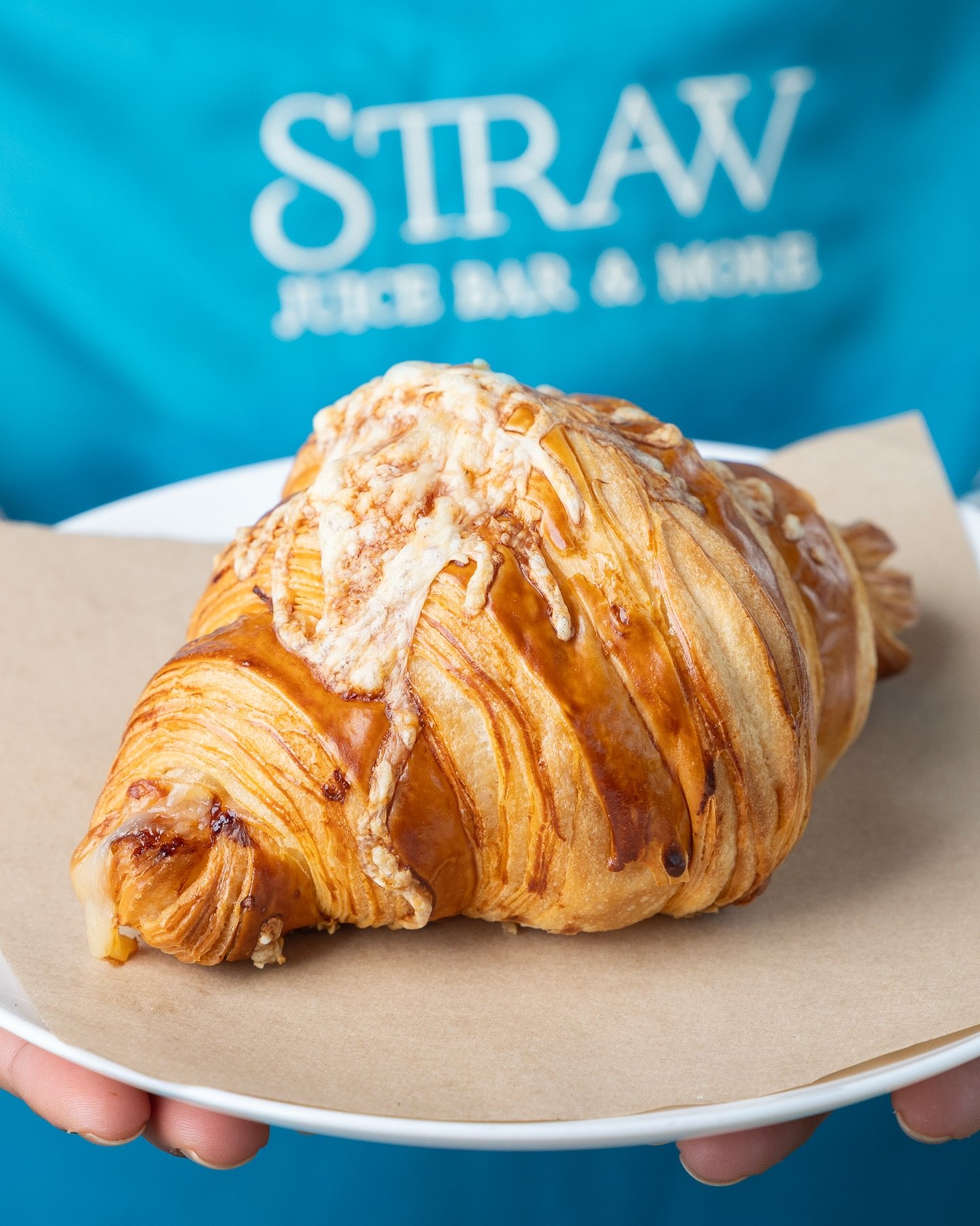 🥐 كل يوم يبدأ بأحلى كرواسون من سترو!
سادة، لوز، جبن، شوكولاتة، أو زعتر… الطعم يذوب بالفم 😋
اختر نكهتك، وخلّي صباحك غير ☀️
Start your day with the perfect croissant from Straw!
Plain, almond, cheese, chocolate, or zaatar — every bite i