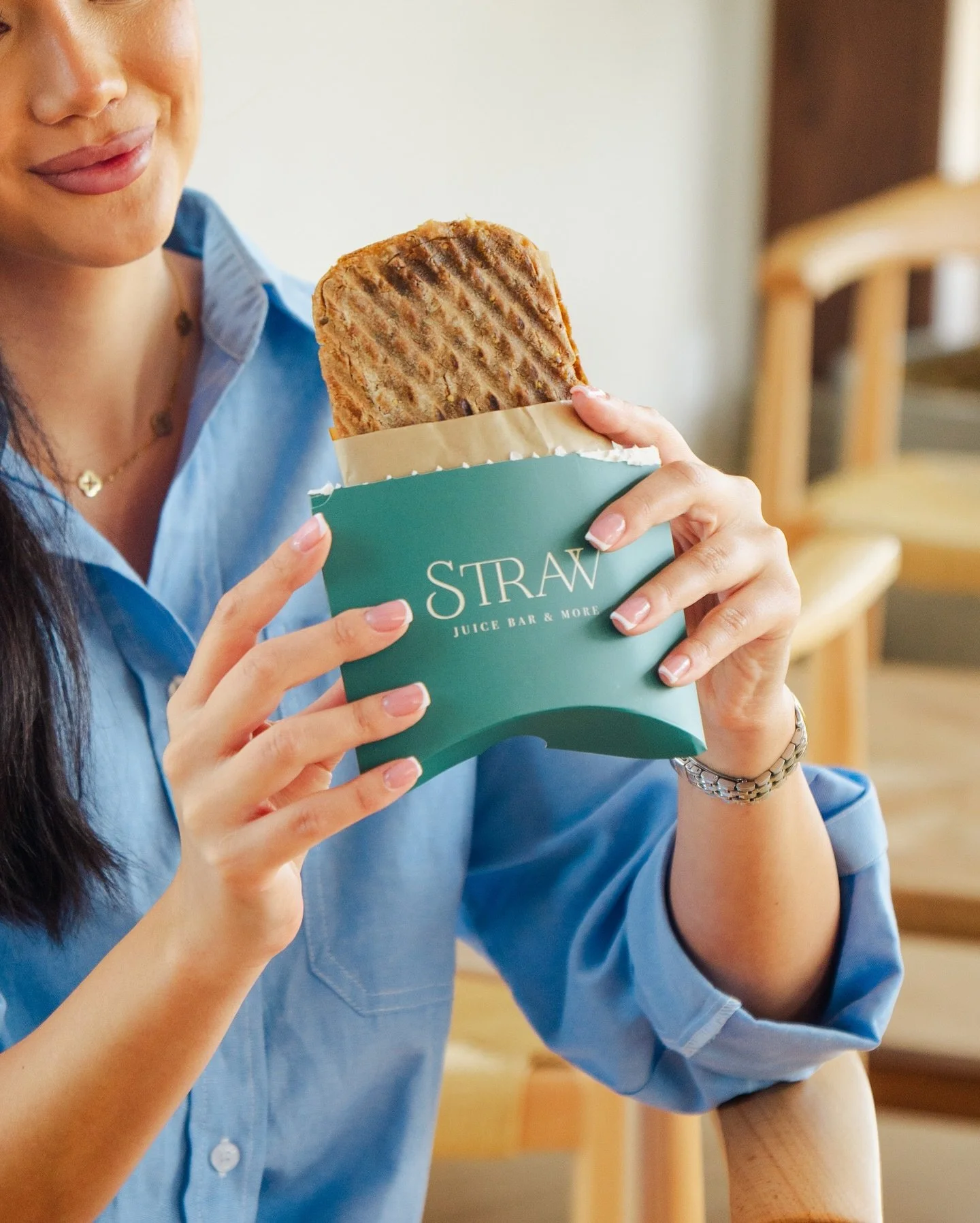 ابدأ يومك بخيار لذيذ وصحي من سترو. 🥪☀️
الطعم المثالي لبداية مليانة طاقة!
Start your day the Straw way — healthy, hearty, and full of flavor. 🥪✨
#StrawUAE #HealthyLiving #PaniniLove #BreakfastTime #JuiceBar #Fujairah #EatFresh #HealthyEats #