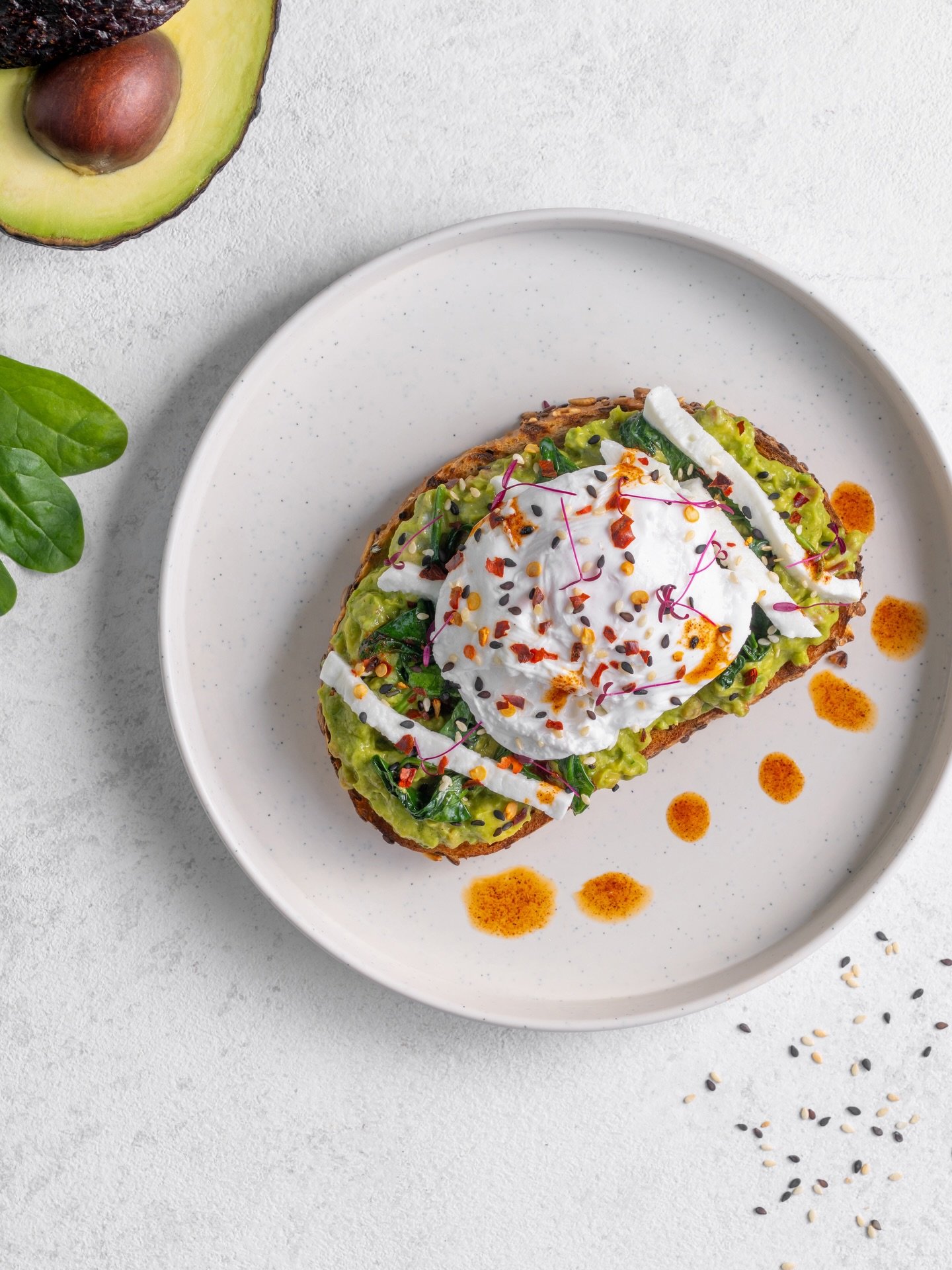 جواكامولي على توست 🥑
مزيج متوازن من الجواكامولي الطازج، البيض المسلوق، السبانخ، والموزاريلا على خبز متعدد الحبوب&hellip; خيار صحي، خفيف ومشبع ✨

Guacamole on Toast 🥑
A wholesome mix of fresh guacamole, free-range poached egg, baby spinach, and mozz