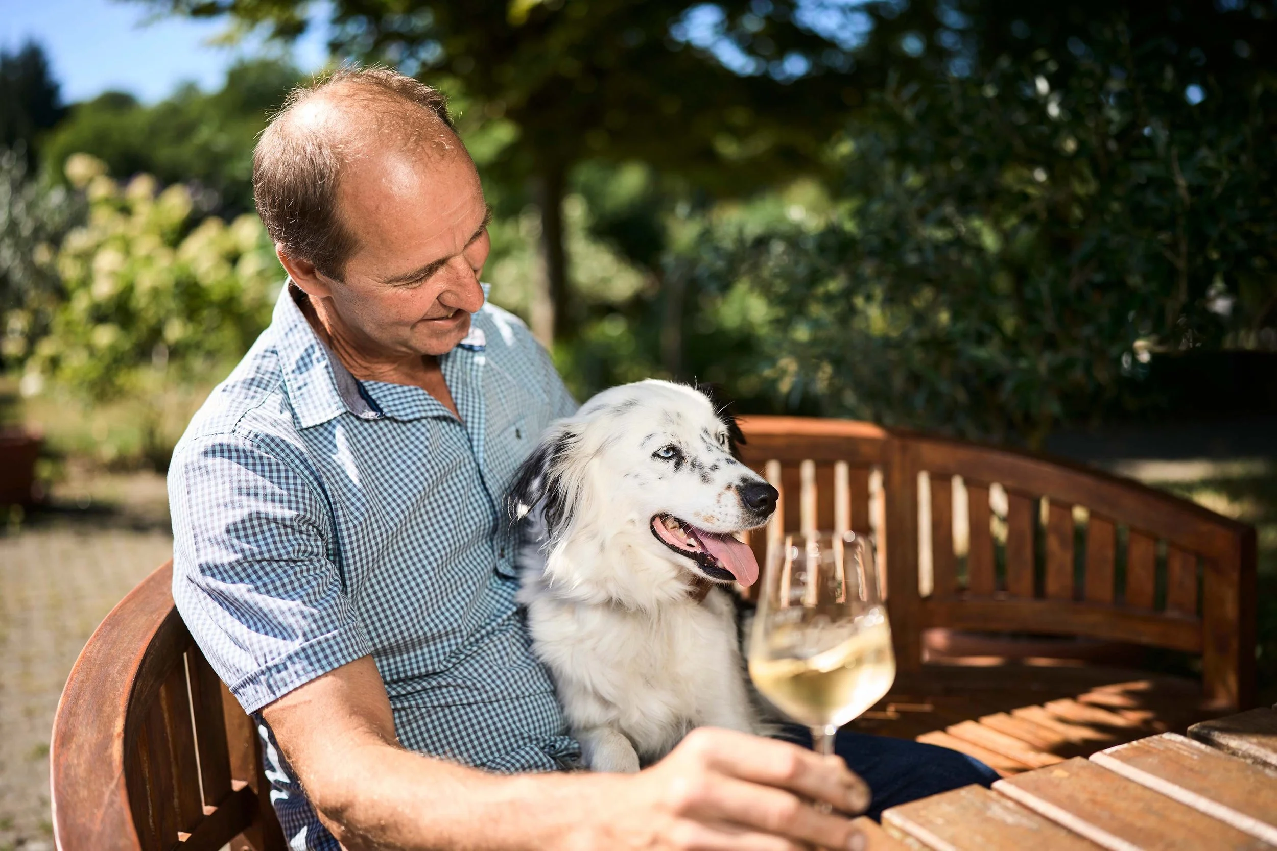 Breisgau_Winzer-mit-Hund_c-Thomas Sattler.jpg