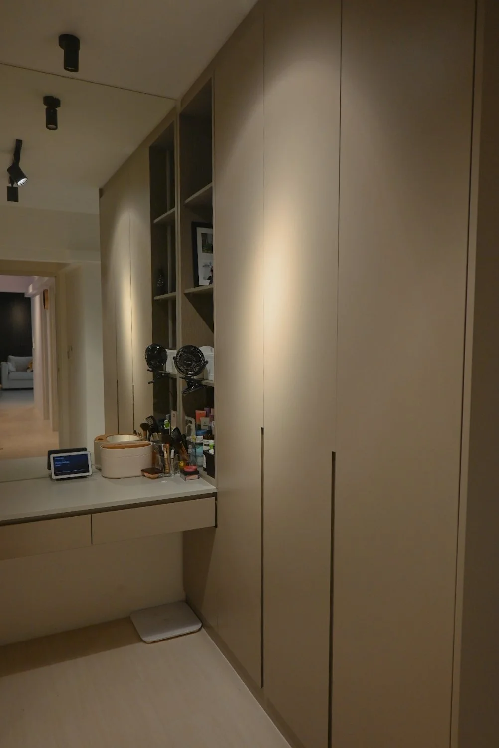 Dresser1 -edited.JPG