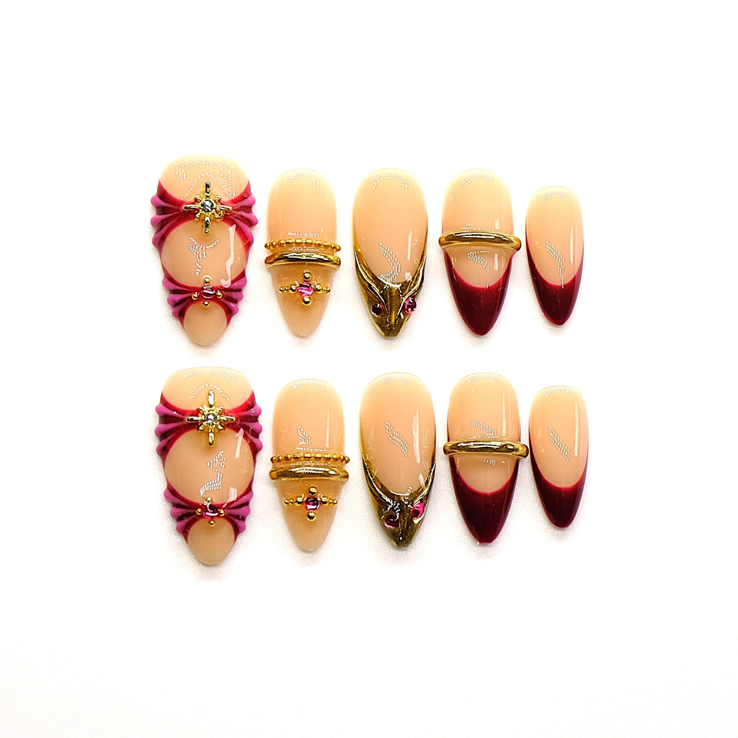 Amande Moyenne - Corset Pourpre & Bague d'Or