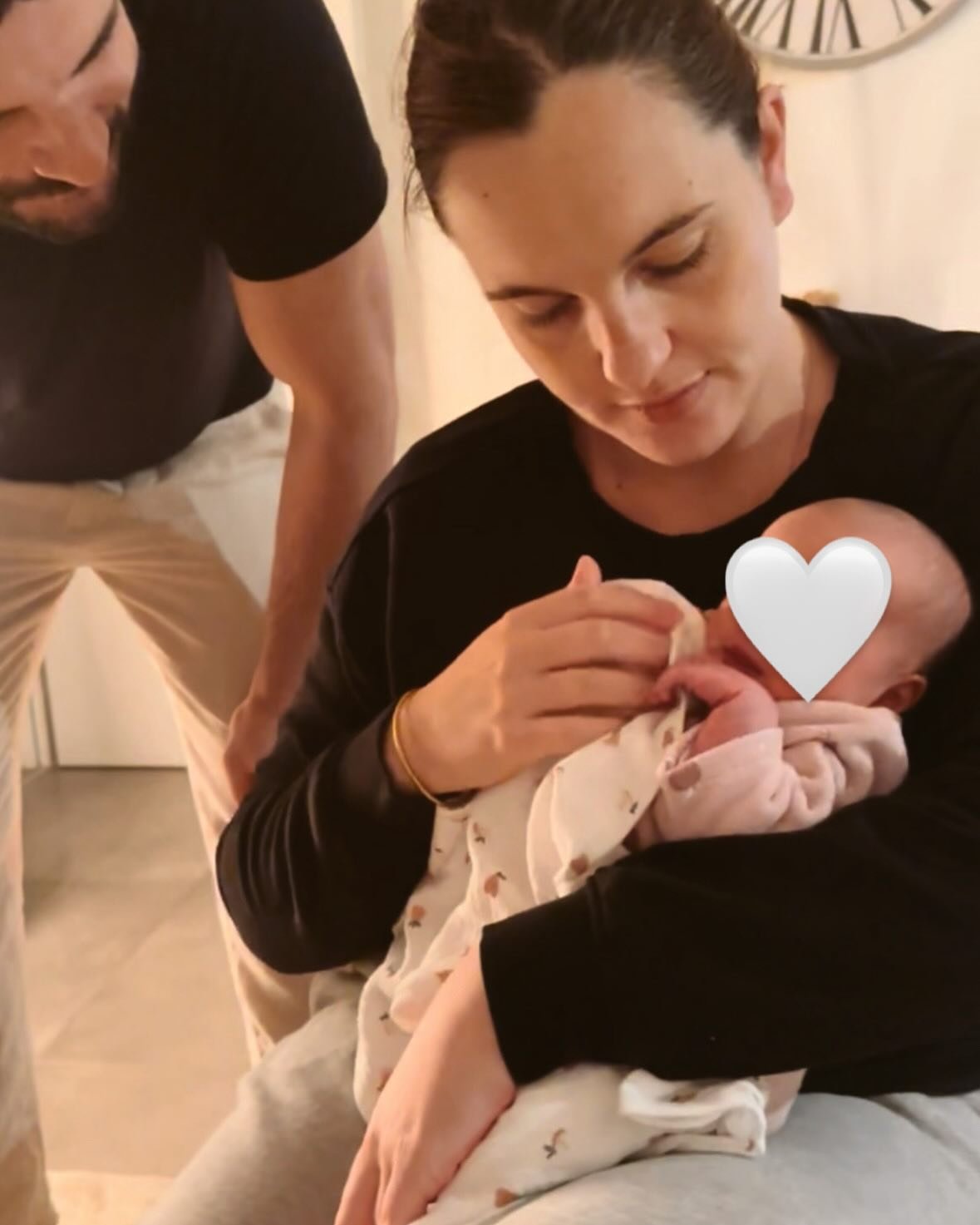 | 𝗗𝗢𝗡𝗡𝗔 ✨
09.11.2024 | 05:50
mon b&eacute;b&eacute; tornade qui grandit trop vite.

__________
#babygirl #babymama #babygirl #momlife #momblogger