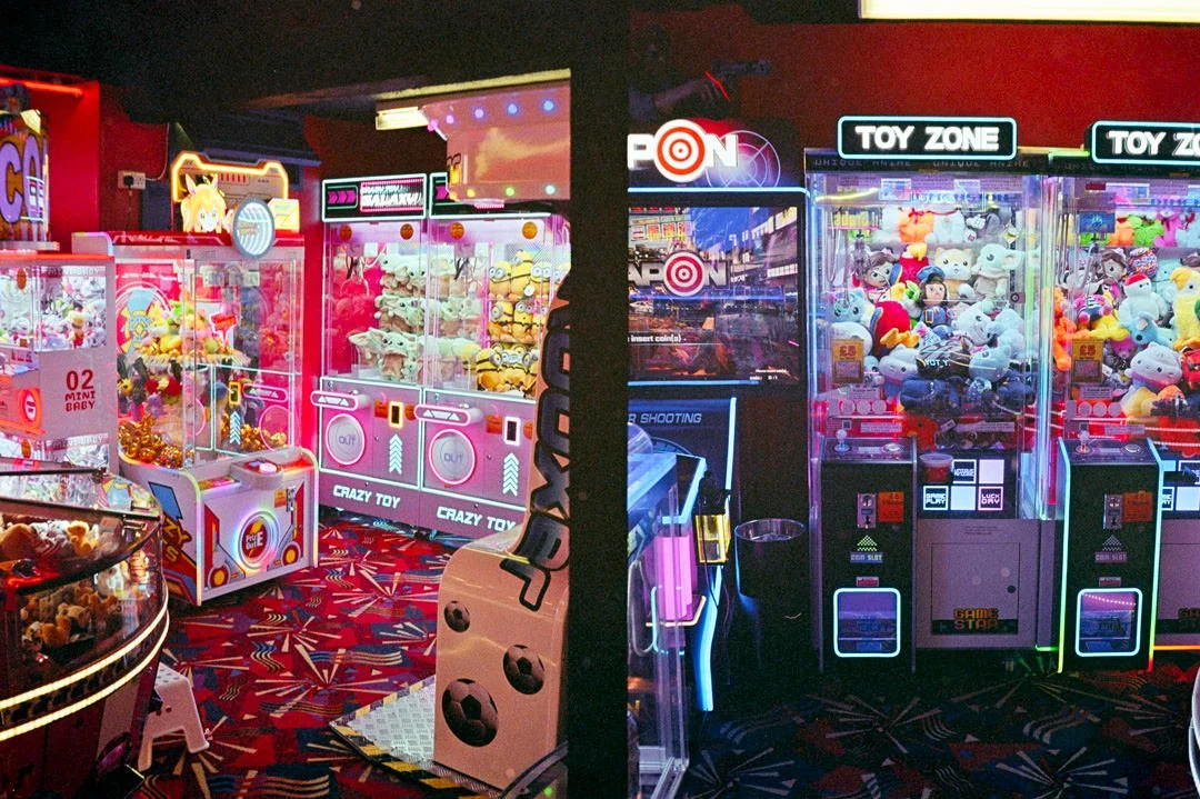 amusement arcade machines with teddy bears inside